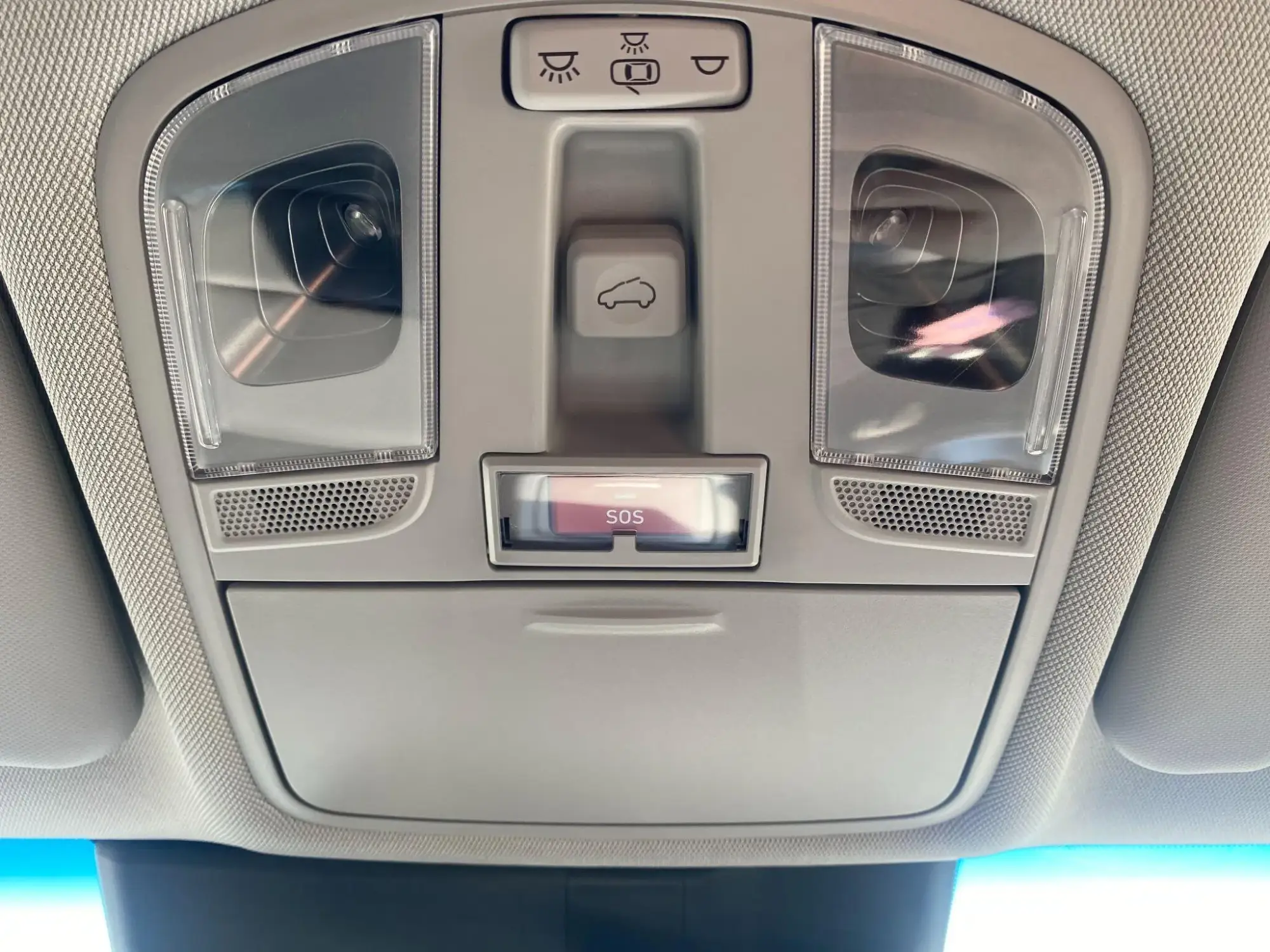 Hyundai KONA Electric Image 24