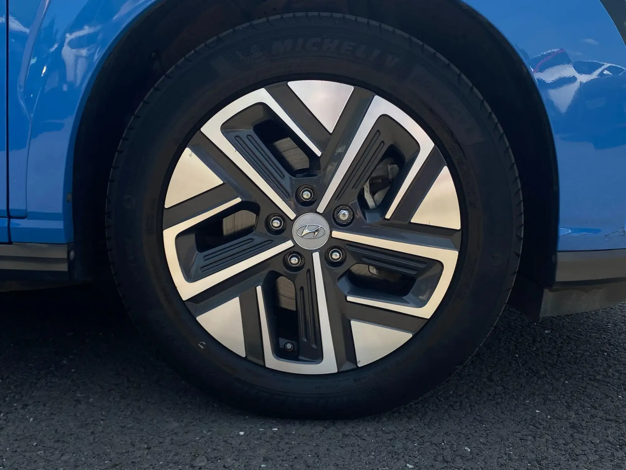 Hyundai KONA Electric Image 28