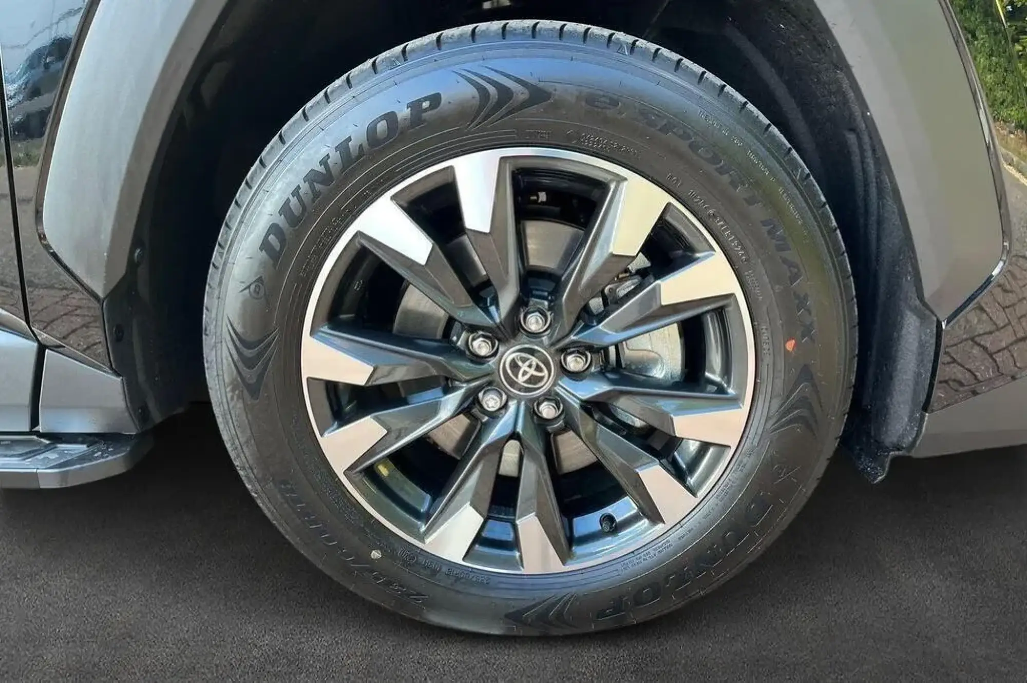 Toyota RAV4 Image 9