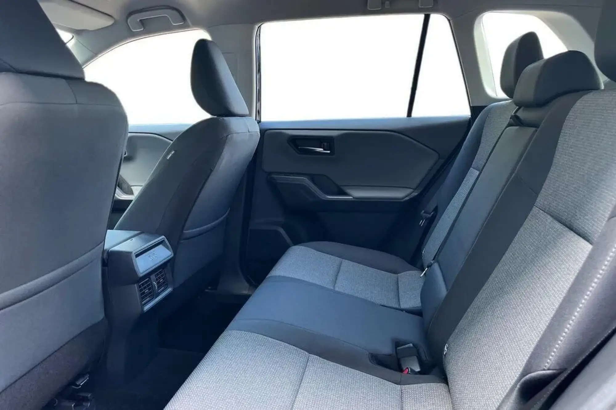 Toyota RAV4 Image 12
