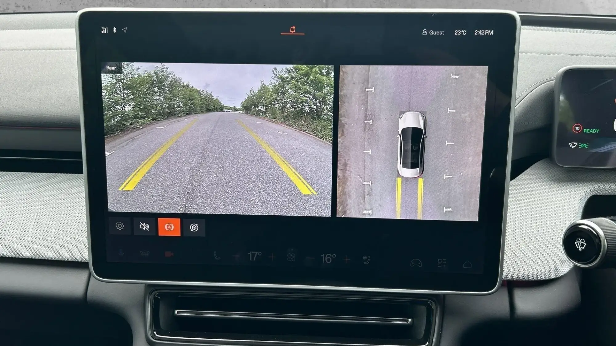 Polestar 4 SUV Image 16 Polestar 4 SUV Image 16