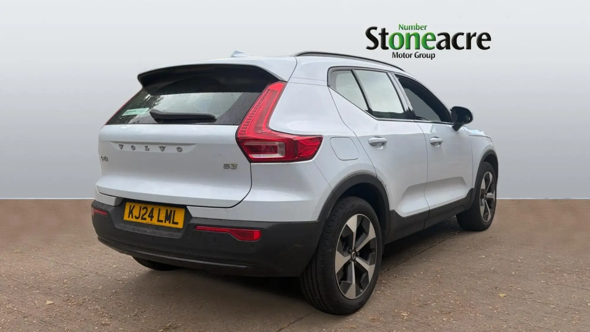 Volvo XC40 2.0 B3P Plus Dark 5dr Auto KJ24LML Image 2