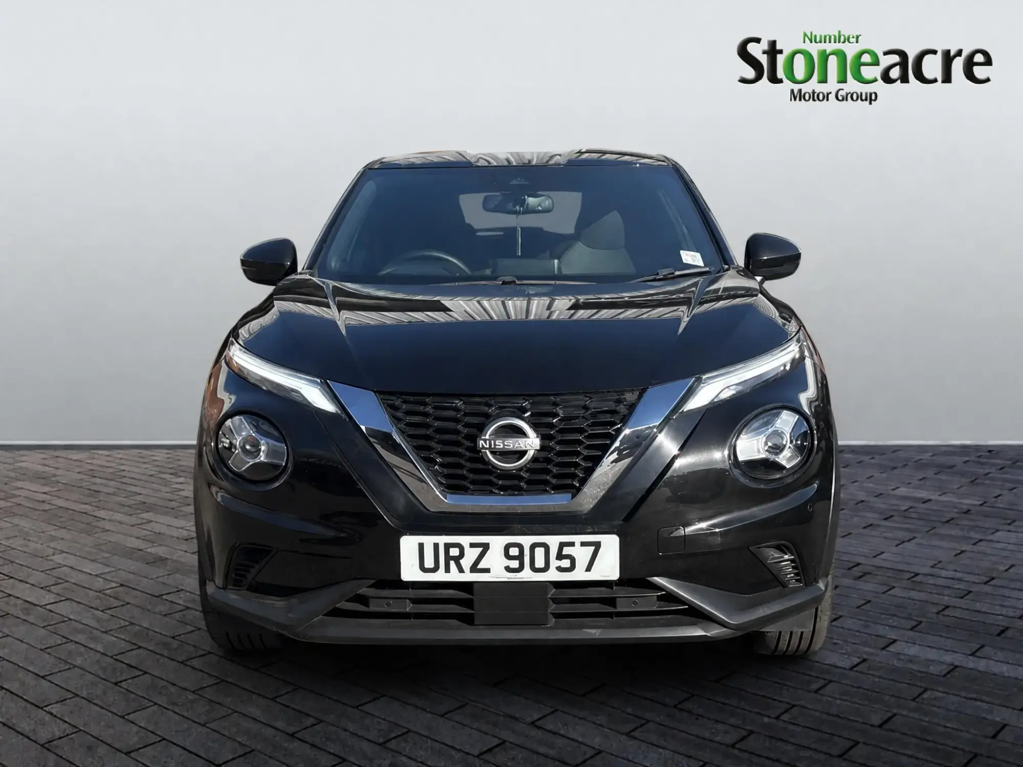 Nissan Juke 1.0 DiG-T N-Connecta 5dr URZ9057 Image 2 Nissan Juke 1.0 DiG-T N-Connecta 5dr URZ9057 Image 2
