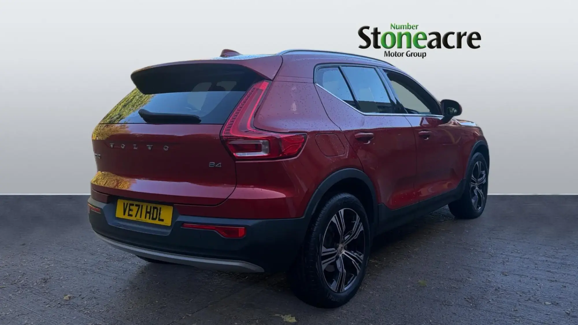 Volvo XC40 2.0 B4 MHEV Inscription Pro DCT Auto Euro 6 (s/s) 5dr VE71HDL Image 2