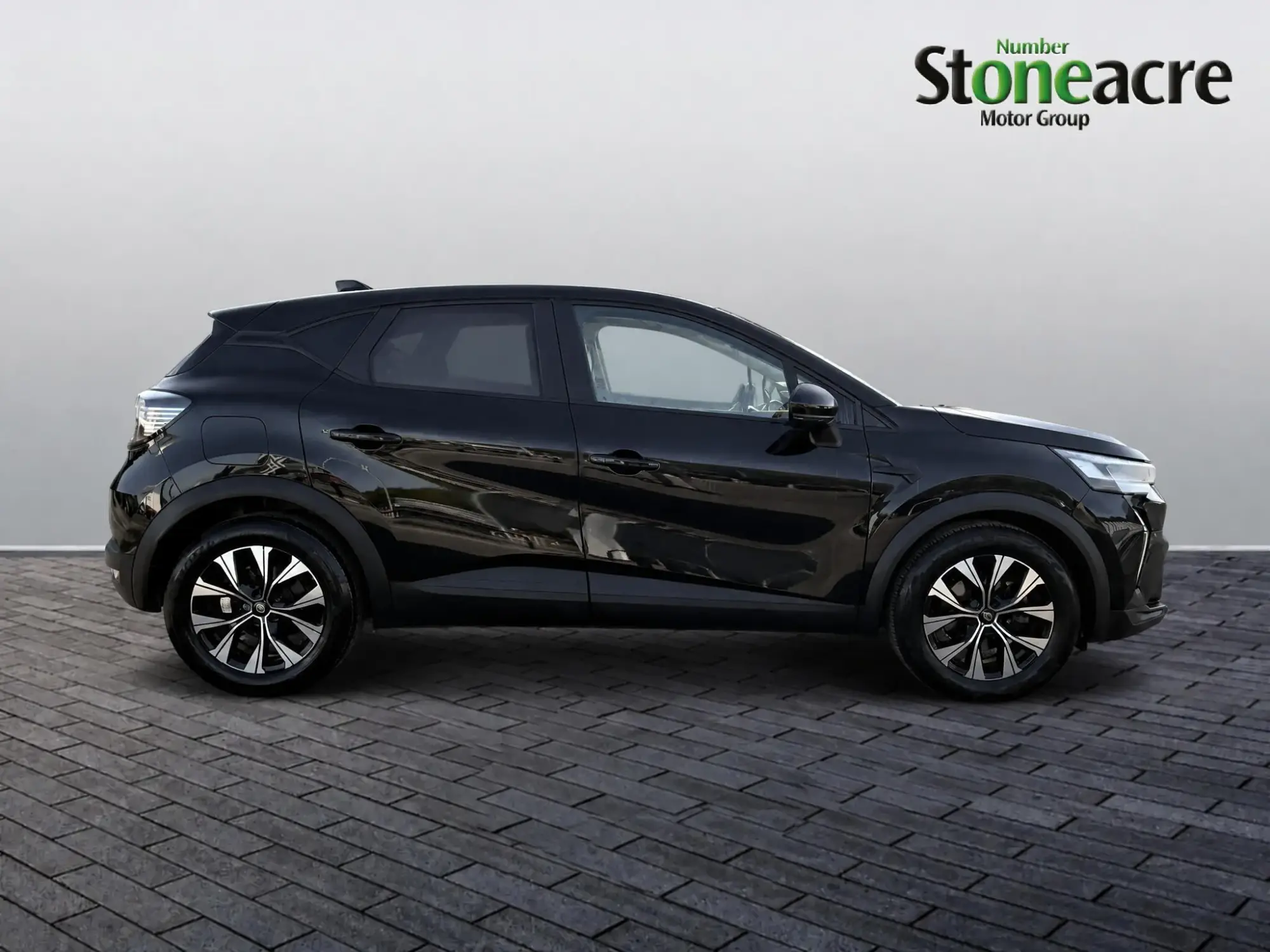 Renault Captur E-Tech Image 2 Renault Captur E-Tech Image 2