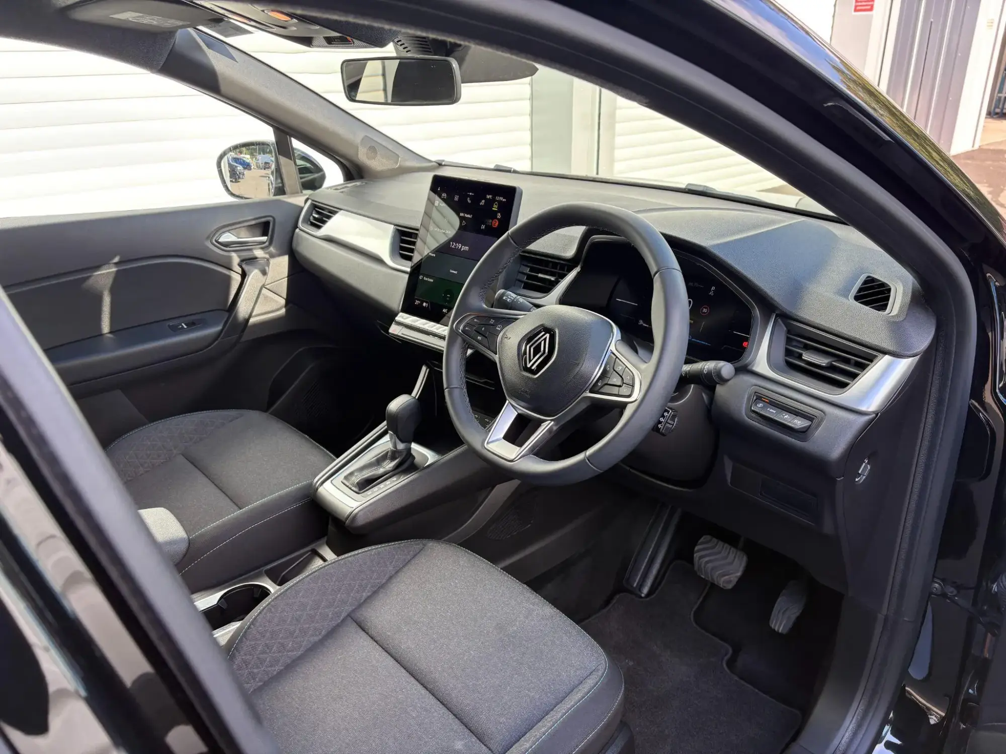 Renault Captur E-Tech Image 9 Renault Captur E-Tech Image 9