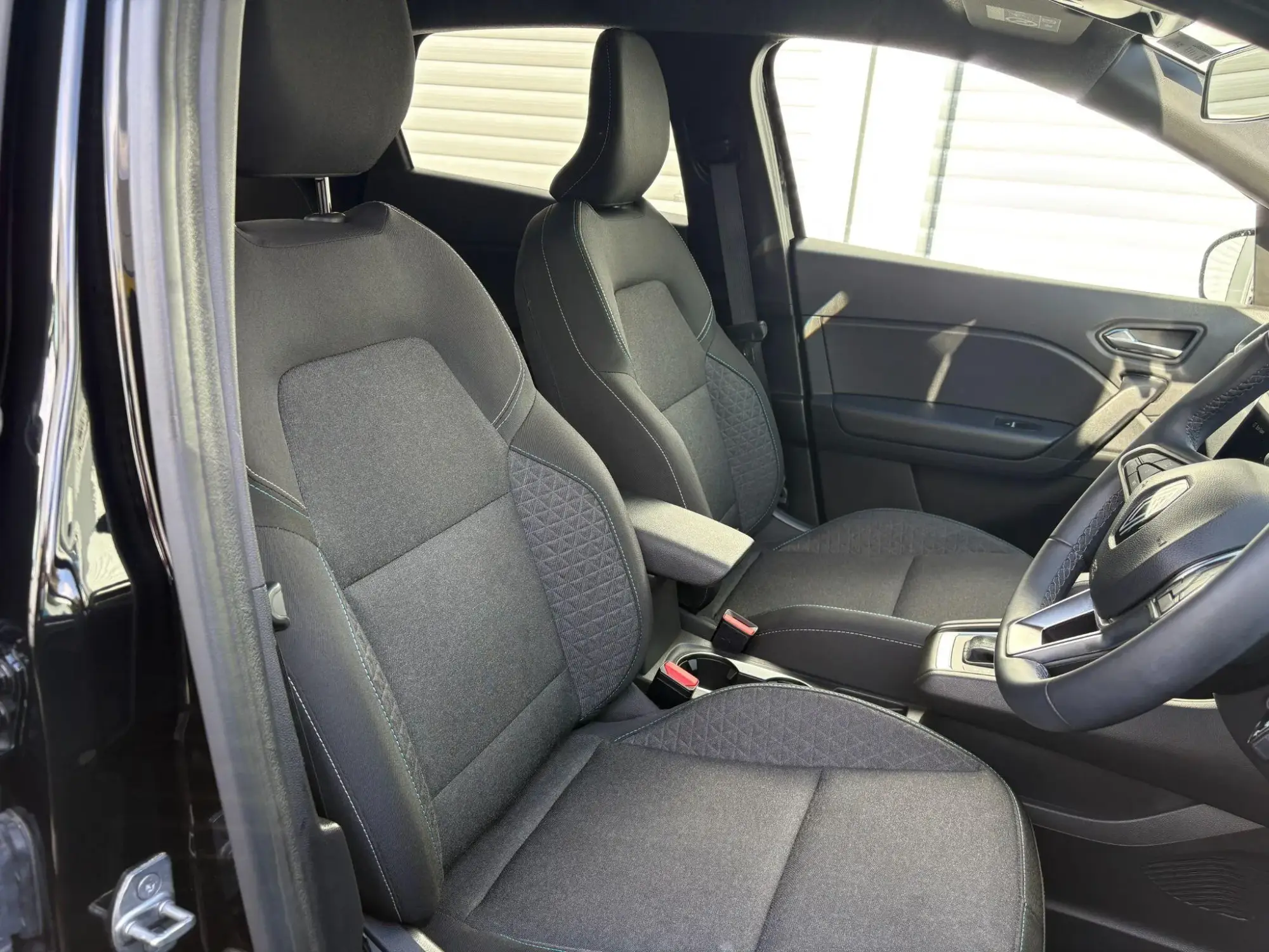 Renault Captur E-Tech Image 10 Renault Captur E-Tech Image 10