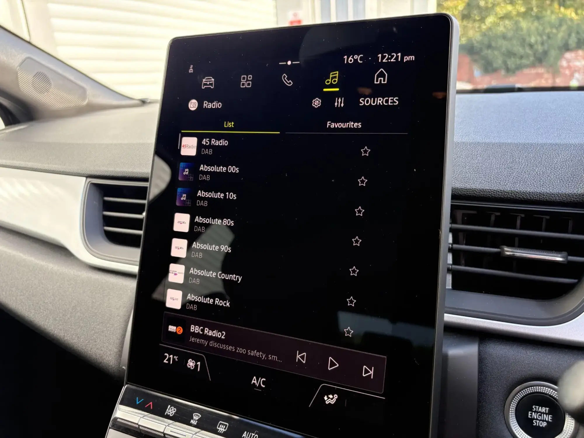 Renault Captur E-Tech Image 18 Renault Captur E-Tech Image 18