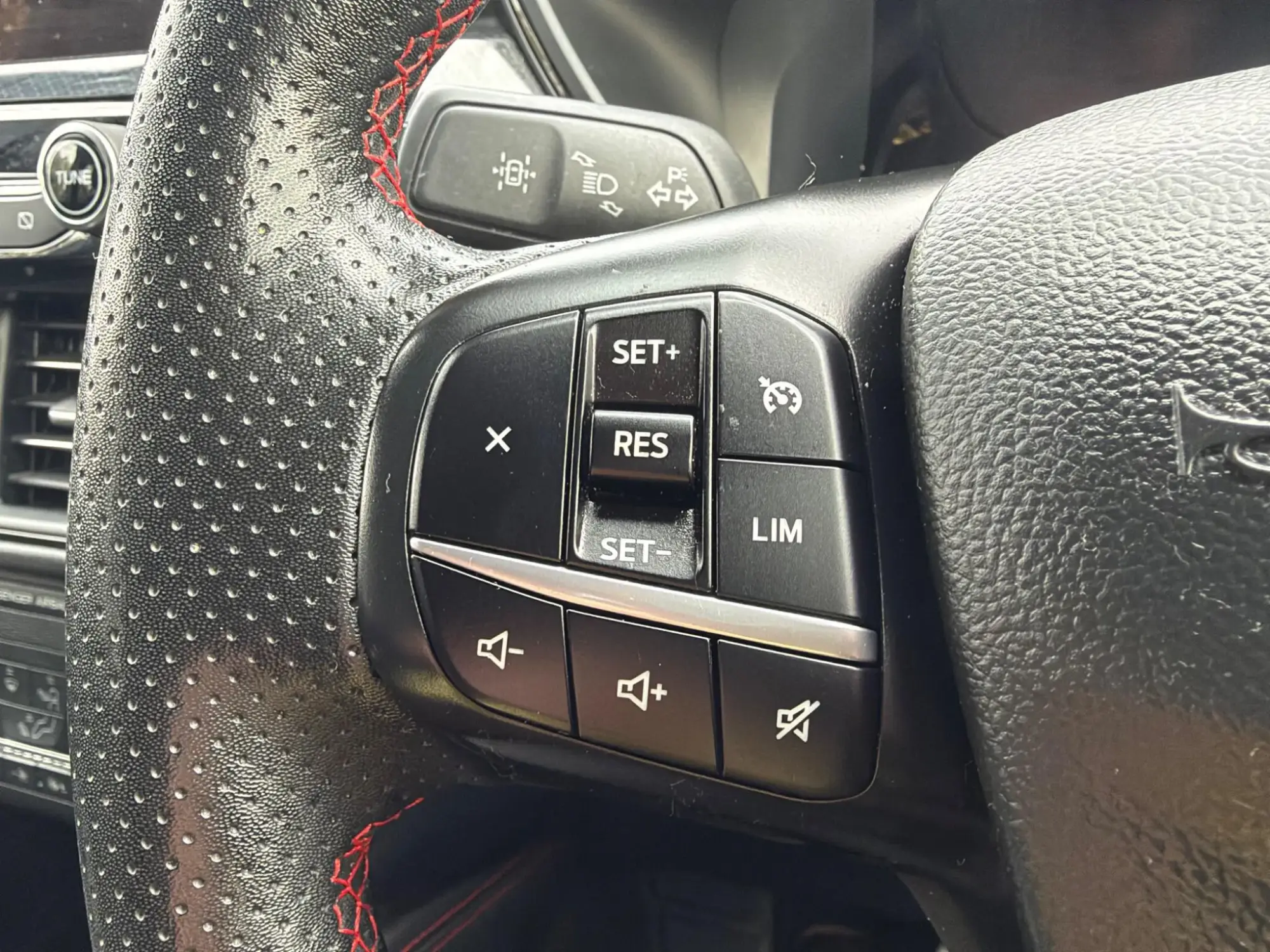 Ford Kuga Hybrid Image 15 Ford Kuga Hybrid Image 15