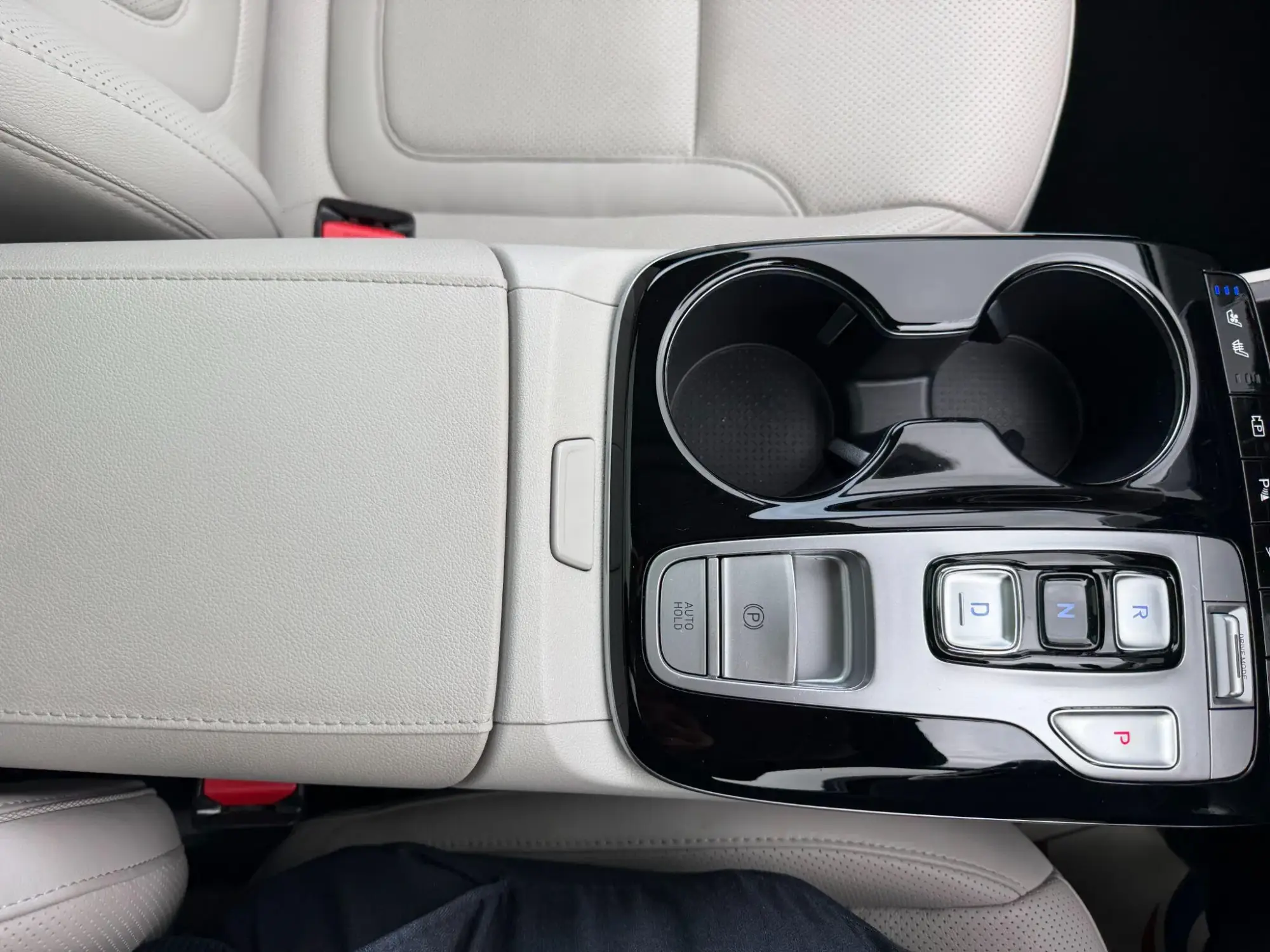 Hyundai TUCSON Hybrid Image 24 Hyundai TUCSON Hybrid Image 24