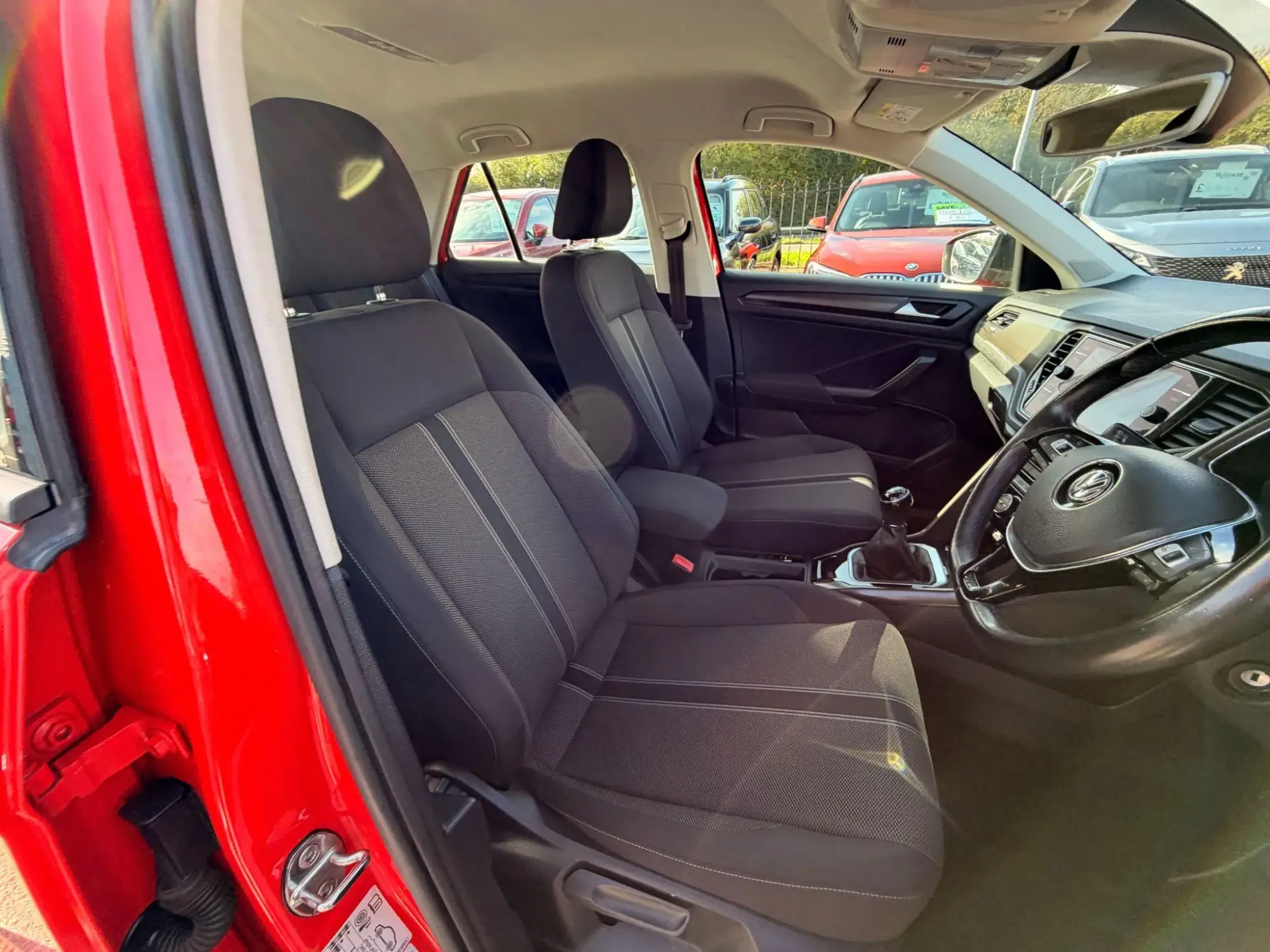 Volkswagen T-Roc Image 17