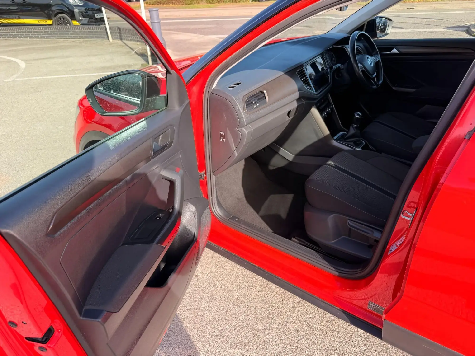 Volkswagen T-Roc Image 18
