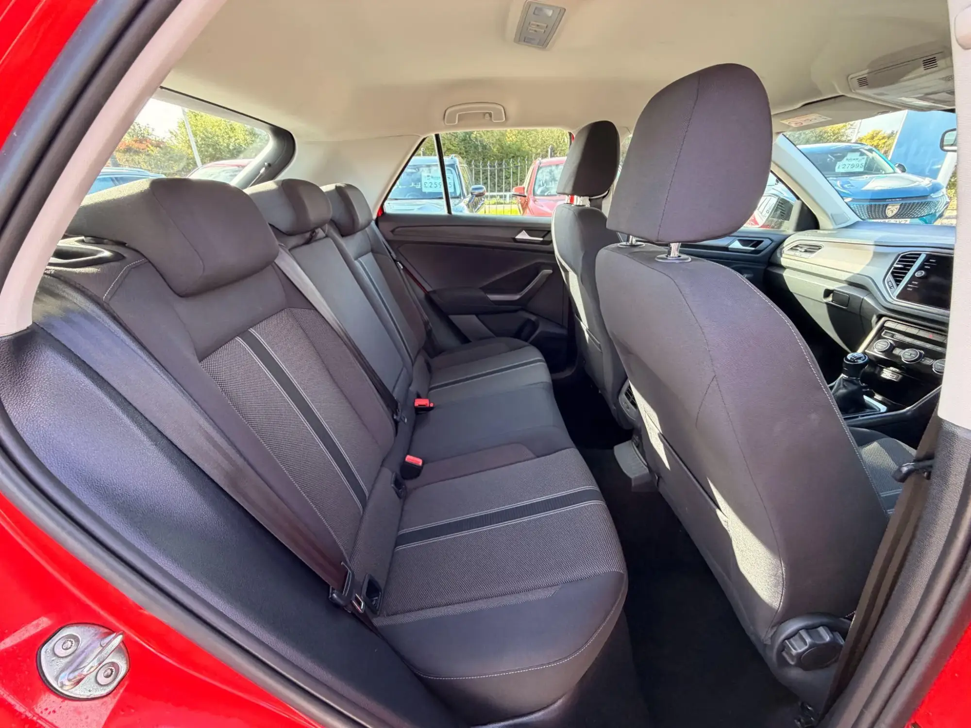 Volkswagen T-Roc Image 21