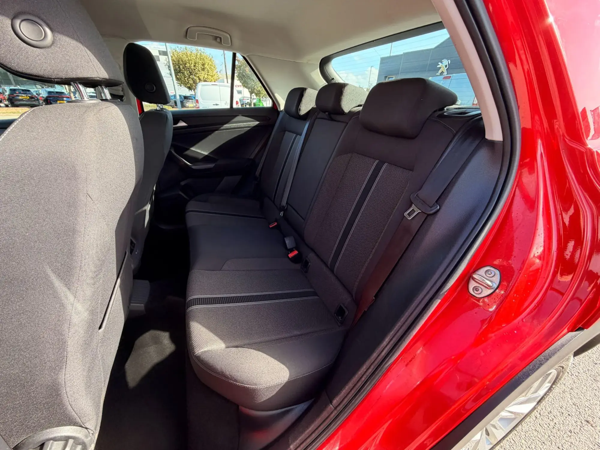 Volkswagen T-Roc Image 23