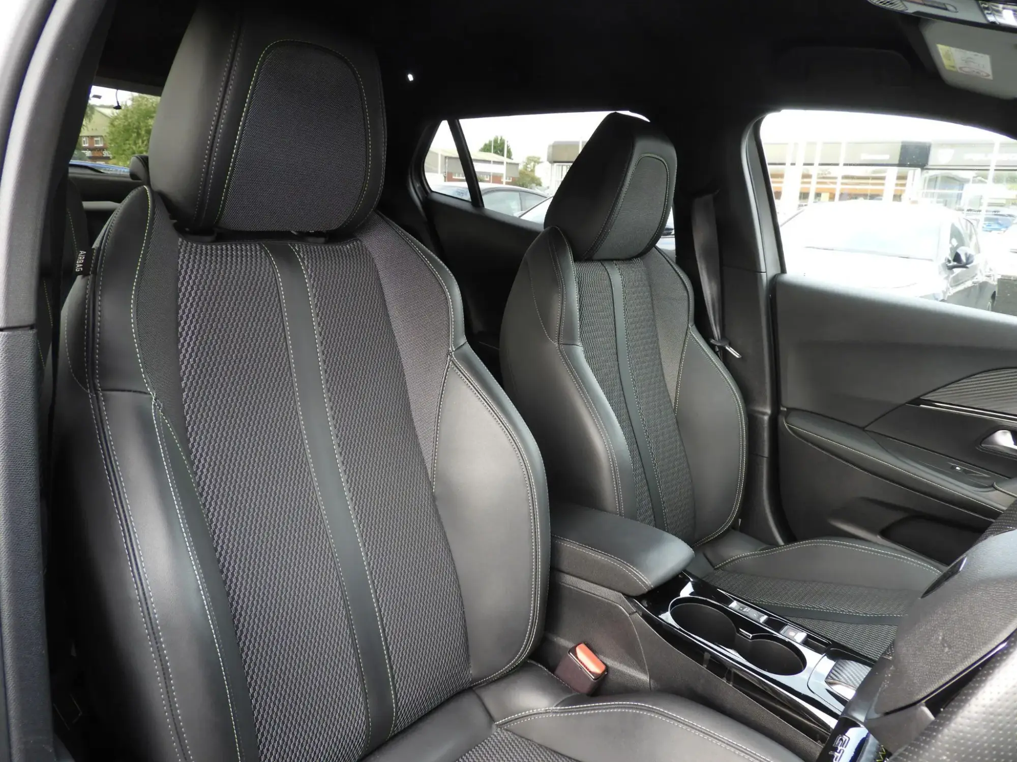 Peugeot 2008 Image 12