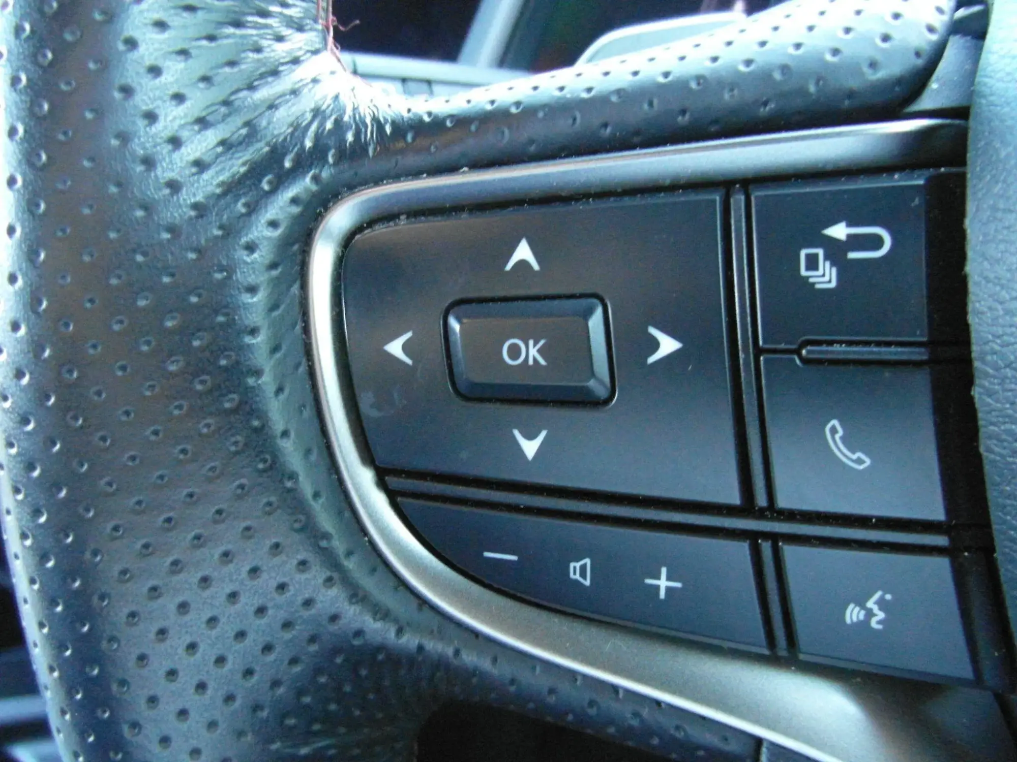 Lexus UX Self-Charging Hybrid Image 26 Lexus UX Self-Charging Hybrid Image 26