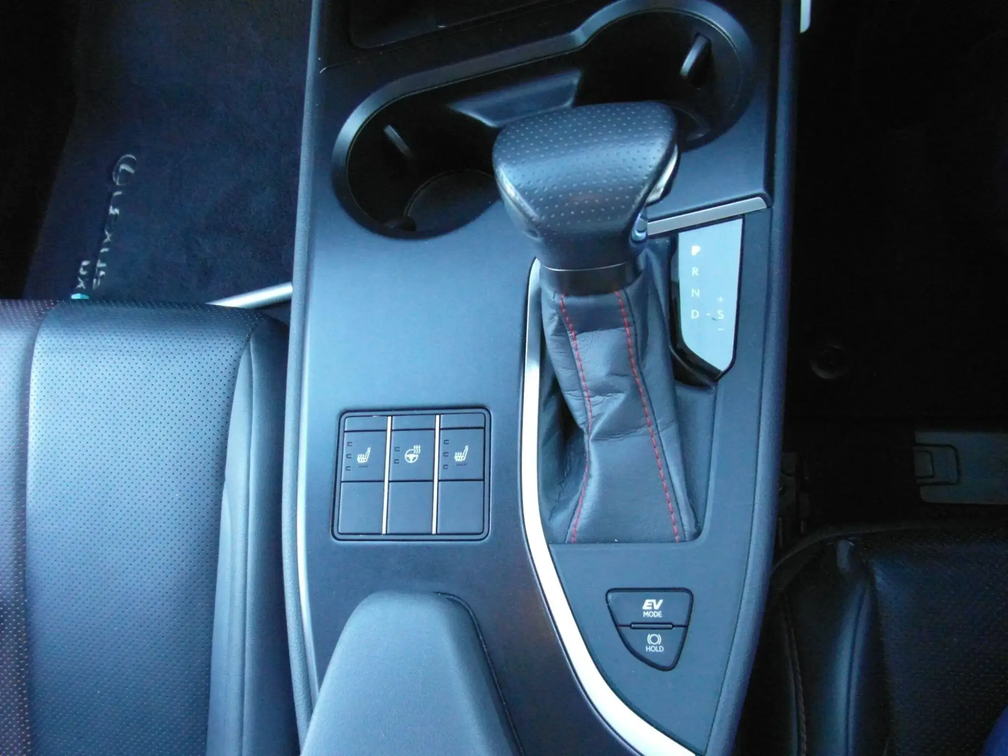Lexus UX Self-Charging Hybrid Image 37 Lexus UX Self-Charging Hybrid Image 37