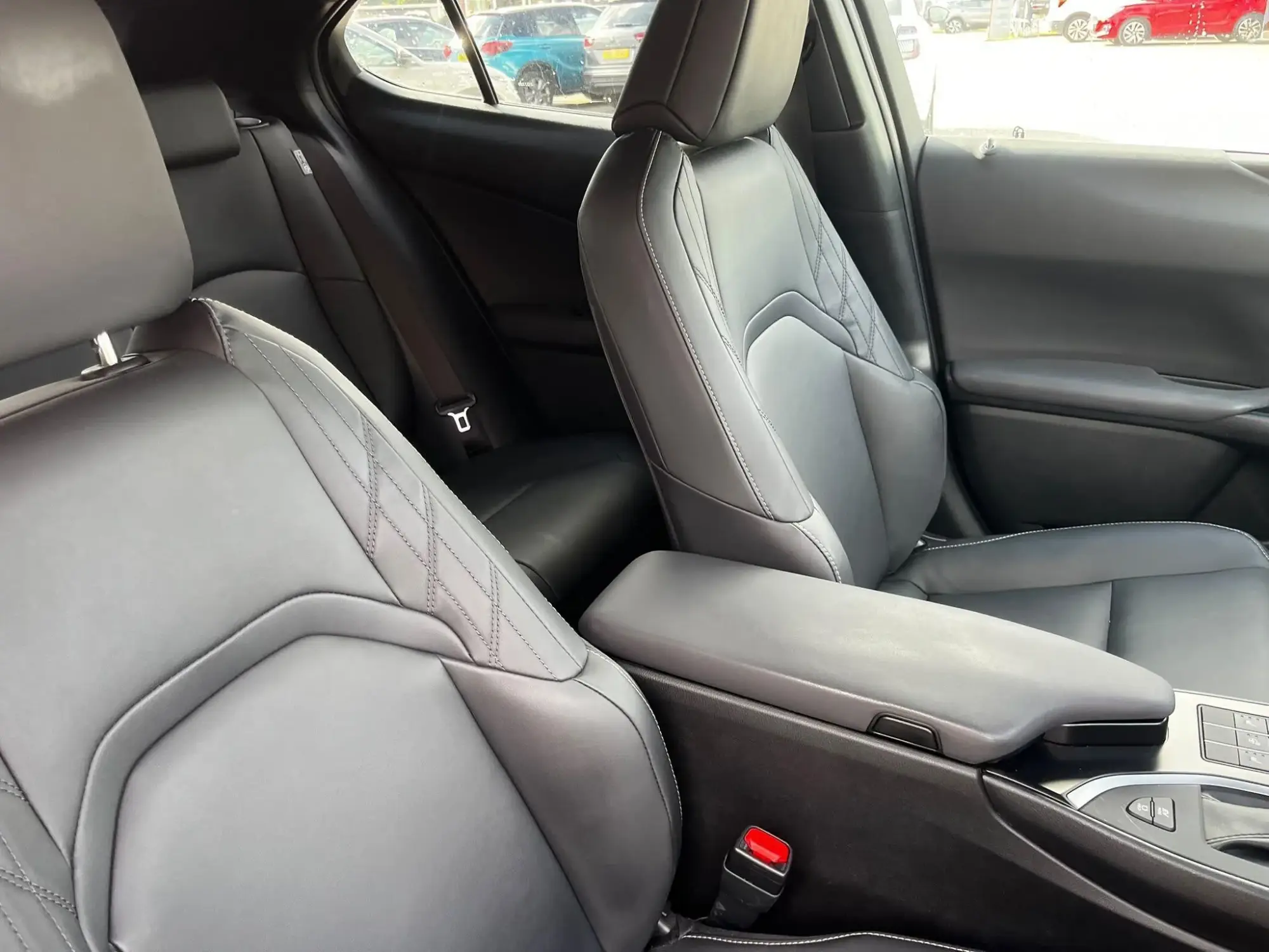 Lexus UX Self-Charging Hybrid Image 13 Lexus UX Self-Charging Hybrid Image 13