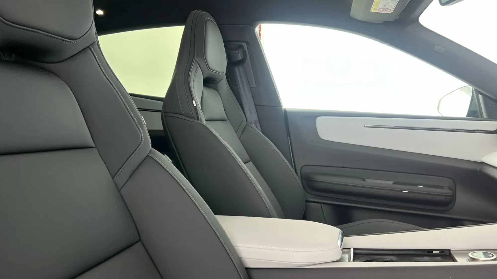 Polestar 4 Coupe Image 18