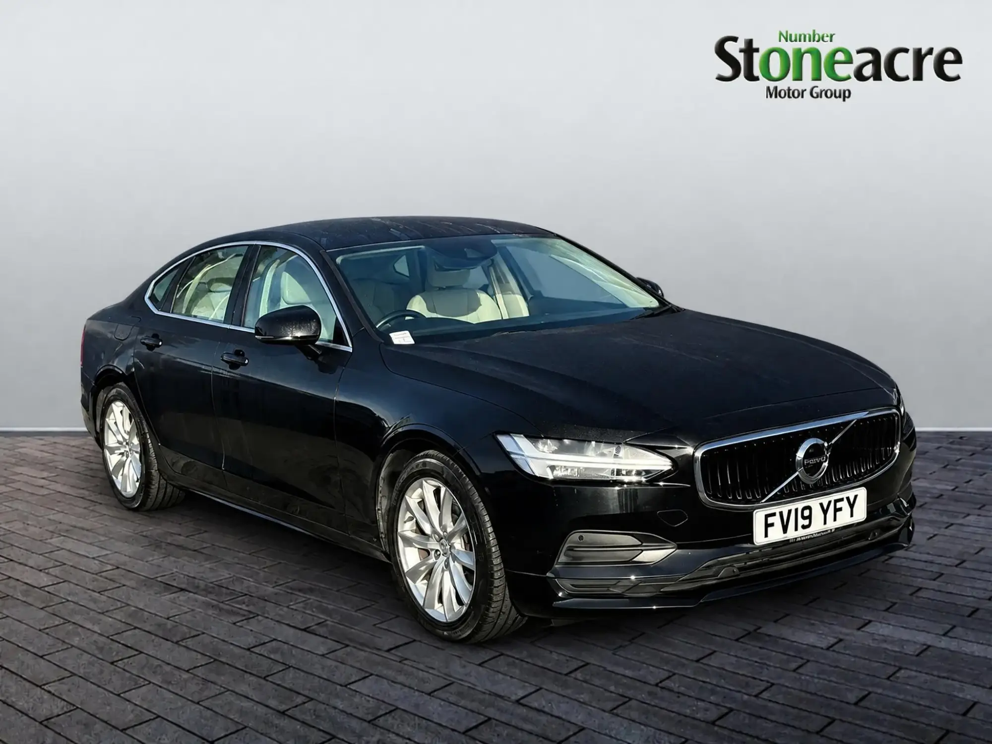 Volvo S90 2.0 T4 Momentum Plus 4dr Geartronic FV19YFY Image 1 Volvo S90 2.0 T4 Momentum Plus 4dr Geartronic FV19YFY Image 1