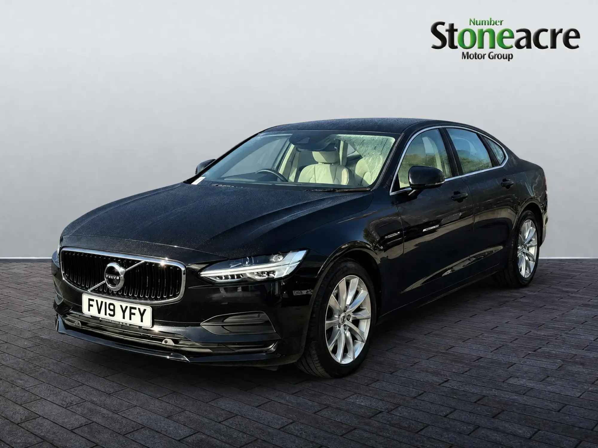 Volvo S90 2.0 T4 Momentum Plus 4dr Geartronic FV19YFY Image 3 Volvo S90 2.0 T4 Momentum Plus 4dr Geartronic FV19YFY Image 3