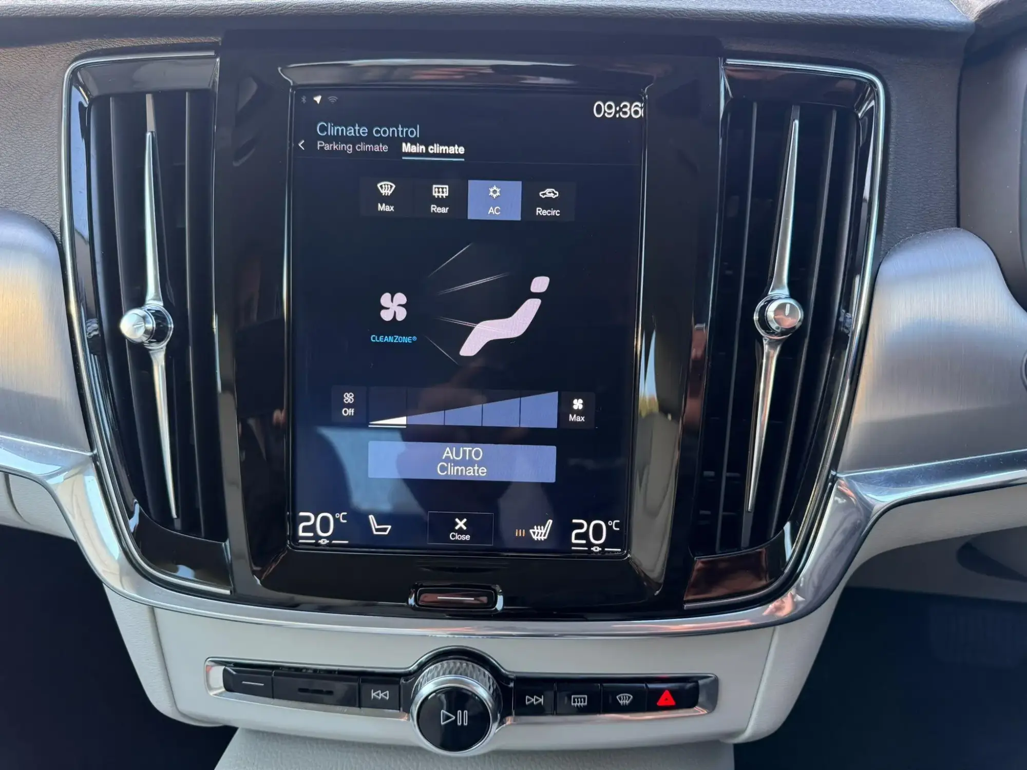 Volvo S90 Image 26