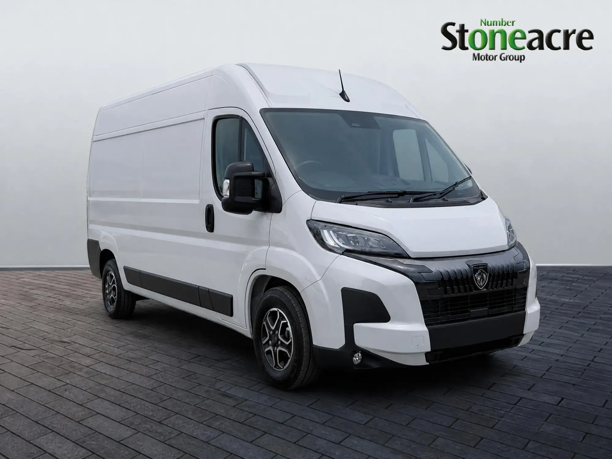 Peugeot Boxer 2.2 BlueHDi 3.5t Professional EAT8 L3 H2 Euro 6 (s/s) 5dr YH76XAE Image 1 Peugeot Boxer 2.2 BlueHDi 3.5t Professional EAT8 L3 H2 Euro 6 (s/s) 5dr YH76XAE Image 1