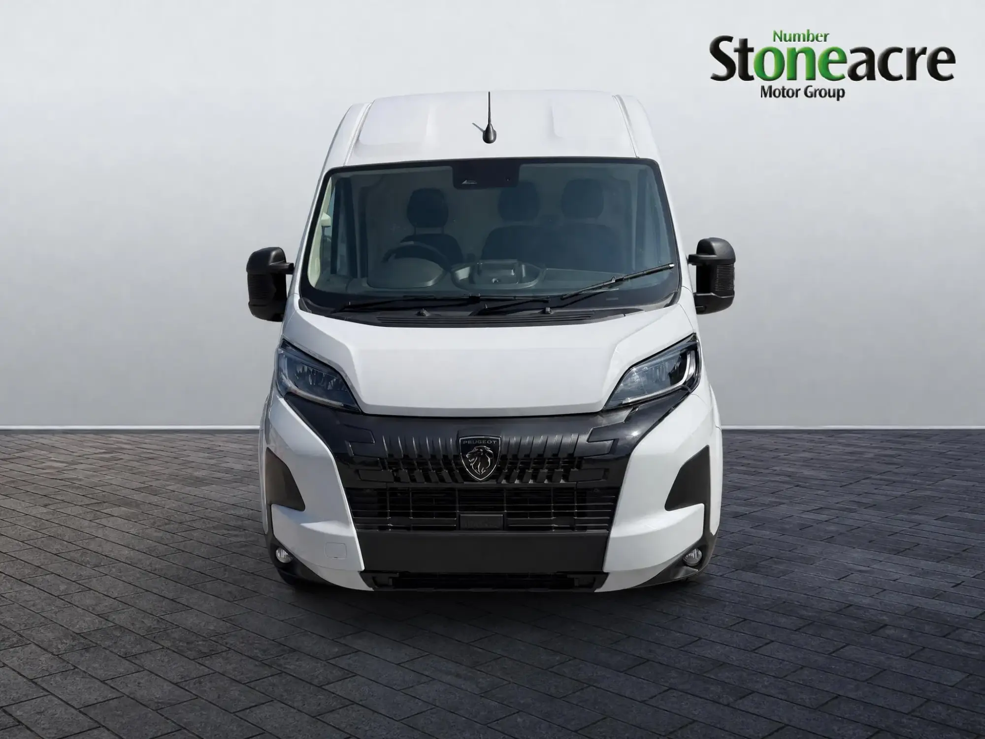 Peugeot Boxer 2.2 BlueHDi 3.5t Professional EAT8 L3 H2 Euro 6 (s/s) 5dr YH76XAE Image 2 Peugeot Boxer 2.2 BlueHDi 3.5t Professional EAT8 L3 H2 Euro 6 (s/s) 5dr YH76XAE Image 2