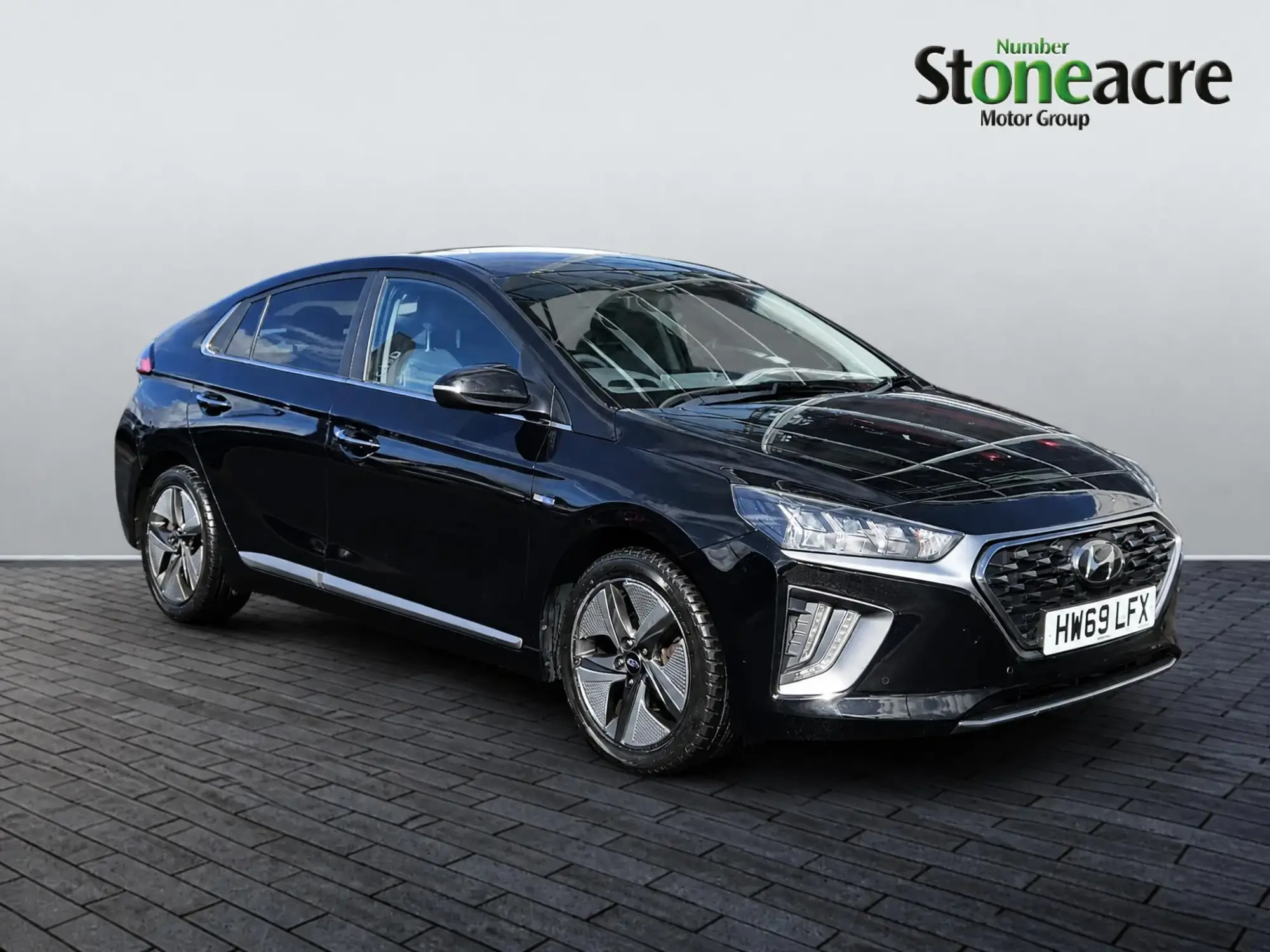 Hyundai IONIQ Hybrid 1.6 h-GDi Premium SE Hatchback 5dr Petrol Hybrid DCT Euro 6 (s/s) (141 ps) HW69LFX Image 1 Hyundai IONIQ Hybrid 1.6 h-GDi Premium SE Hatchback 5dr Petrol Hybrid DCT Euro 6 (s/s) (141 ps) HW69LFX Image 1