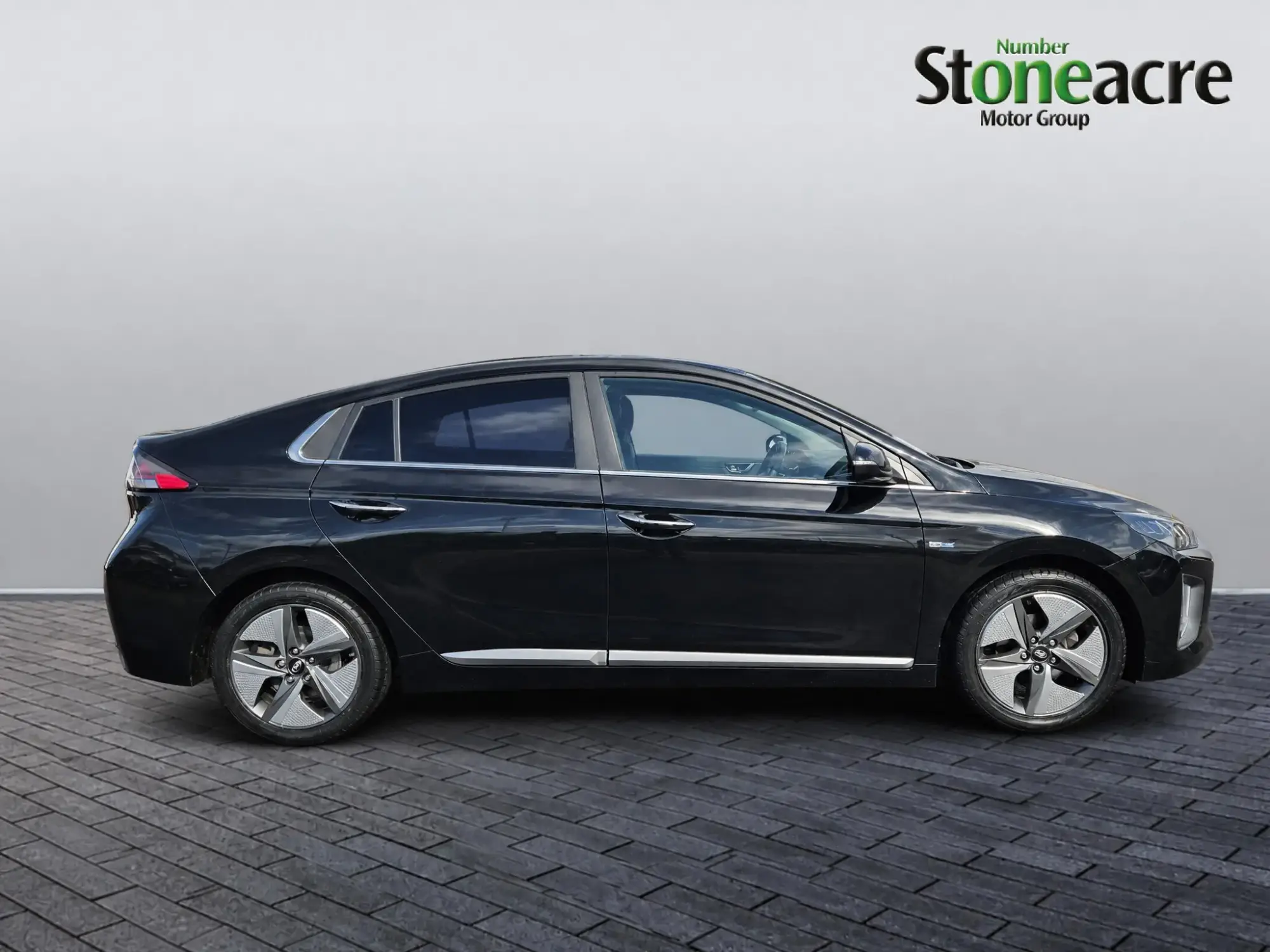 Hyundai IONIQ Hybrid 1.6 h-GDi Premium SE Hatchback 5dr Petrol Hybrid DCT Euro 6 (s/s) (141 ps) HW69LFX Image 2 Hyundai IONIQ Hybrid 1.6 h-GDi Premium SE Hatchback 5dr Petrol Hybrid DCT Euro 6 (s/s) (141 ps) HW69LFX Image 2