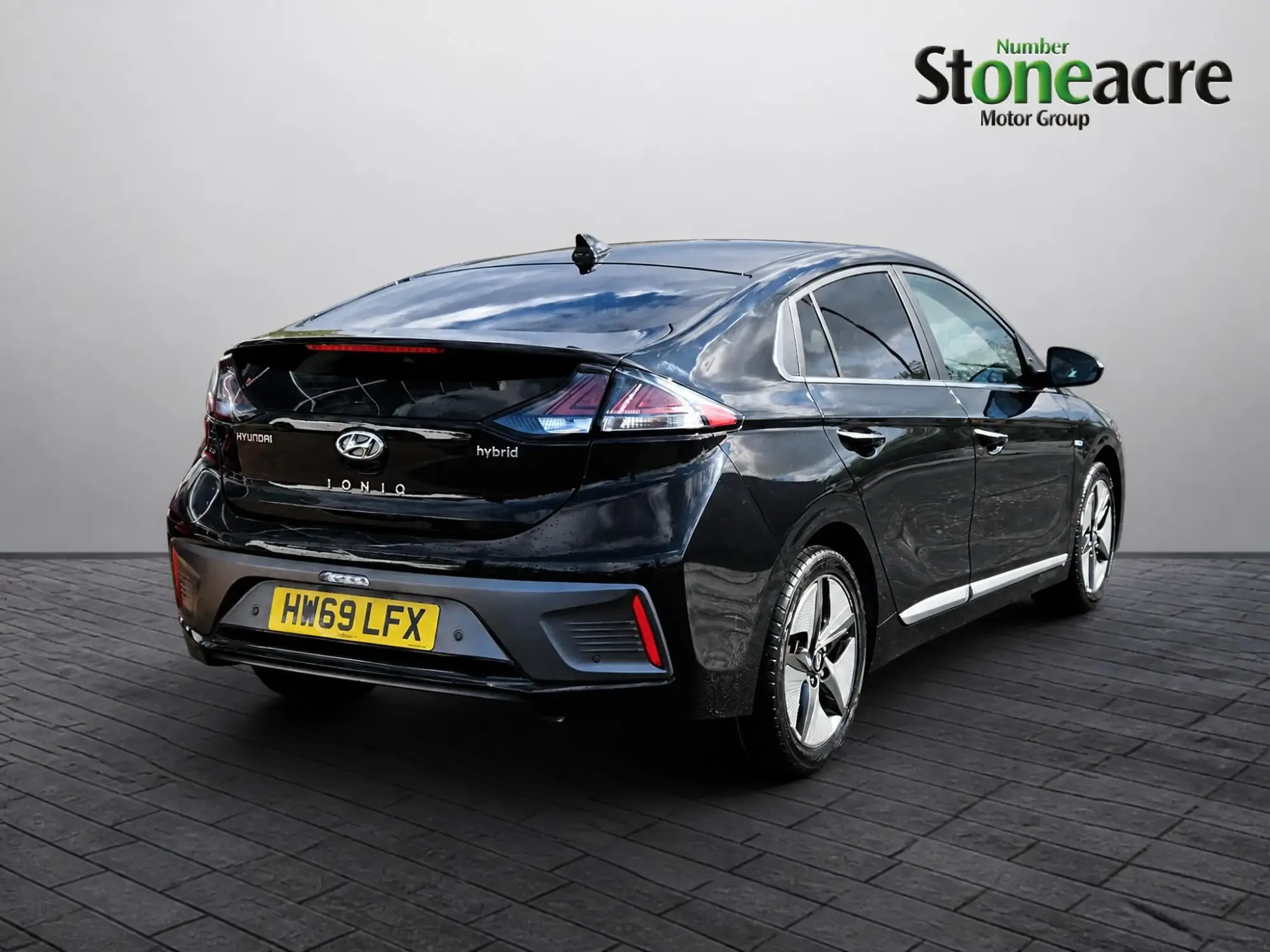 Hyundai IONIQ Hybrid 1.6 h-GDi Premium SE Hatchback 5dr Petrol Hybrid DCT Euro 6 (s/s) (141 ps) HW69LFX Image 3 Hyundai IONIQ Hybrid 1.6 h-GDi Premium SE Hatchback 5dr Petrol Hybrid DCT Euro 6 (s/s) (141 ps) HW69LFX Image 3