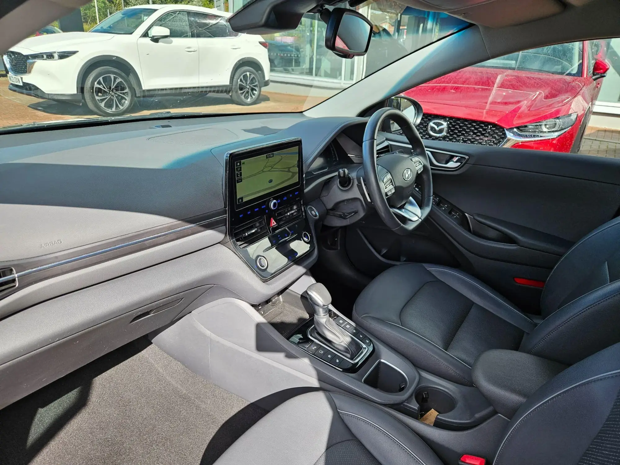 Hyundai IONIQ Hybrid Image 12 Hyundai IONIQ Hybrid Image 12