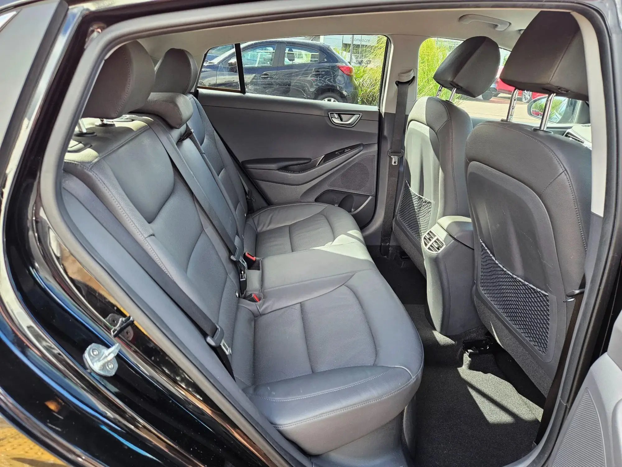 Hyundai IONIQ Hybrid Image 17 Hyundai IONIQ Hybrid Image 17