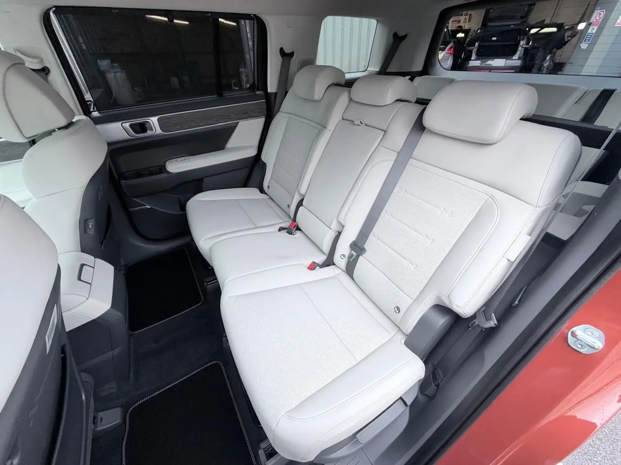 Hyundai SANTA FE Plug-in Hybrid Image 10