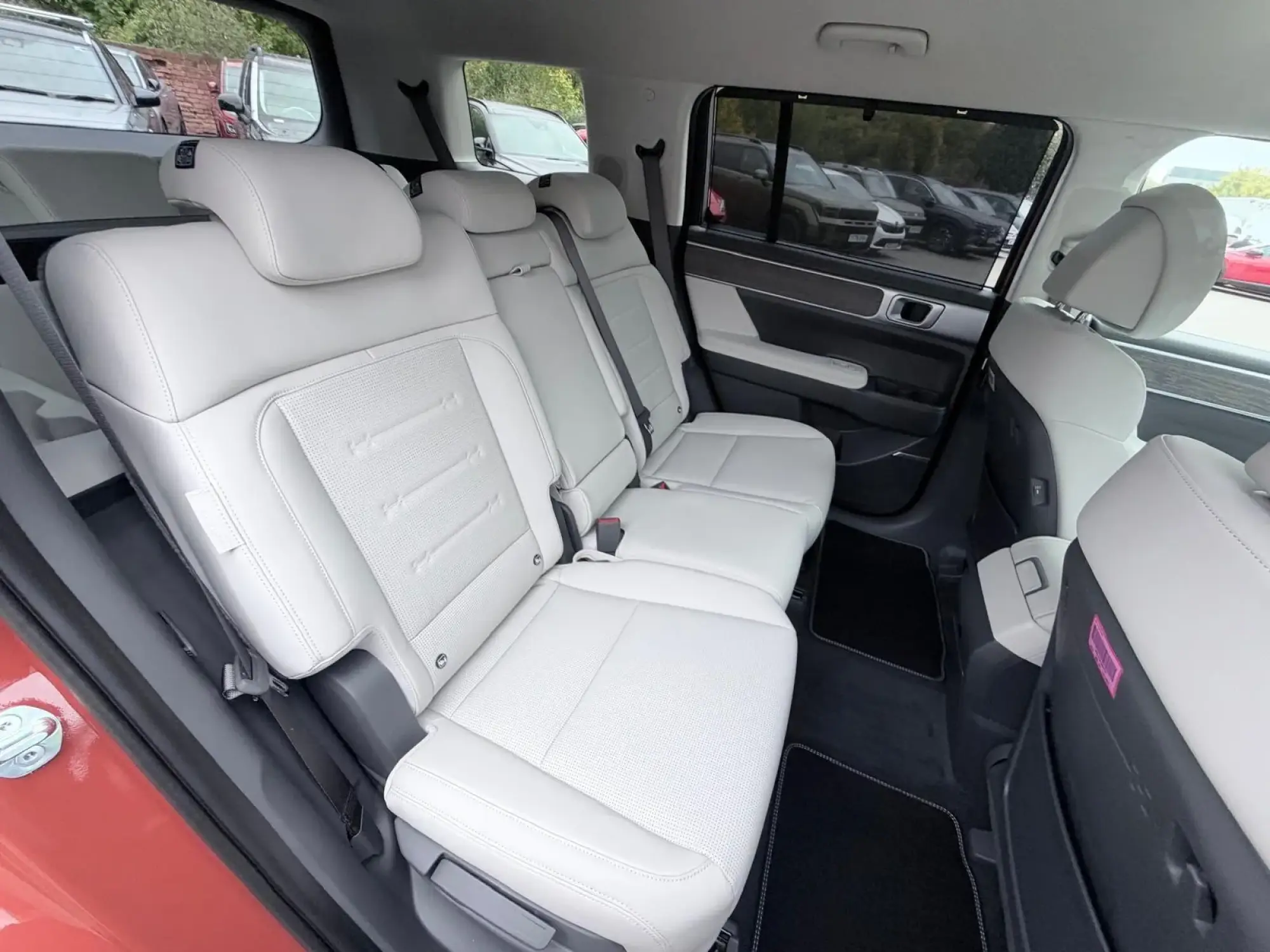 Hyundai SANTA FE Plug-in Hybrid Image 11