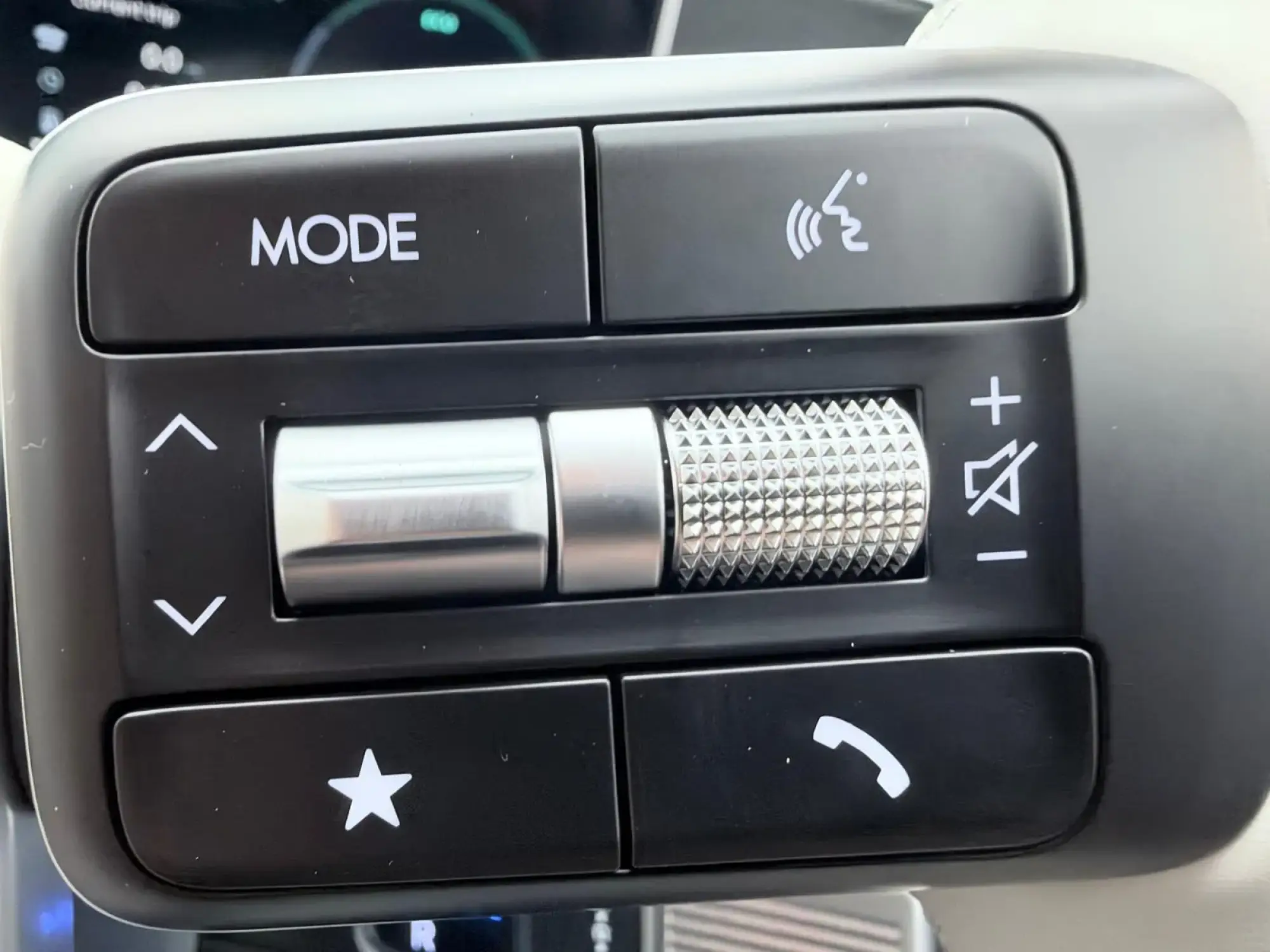 Hyundai SANTA FE Plug-in Hybrid Image 16