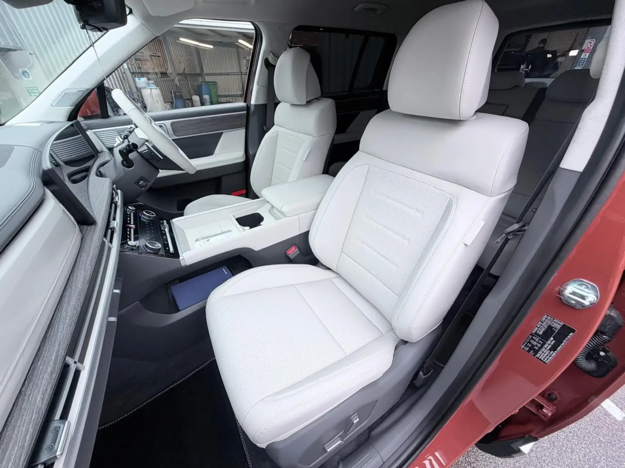 Hyundai SANTA FE Plug-in Hybrid Image 32
