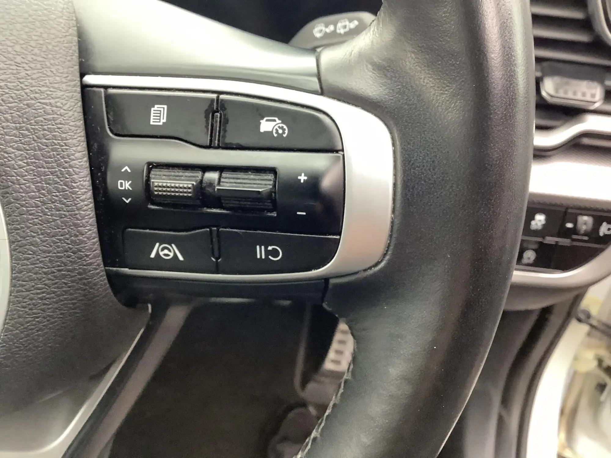 Kia Sportage Image 11