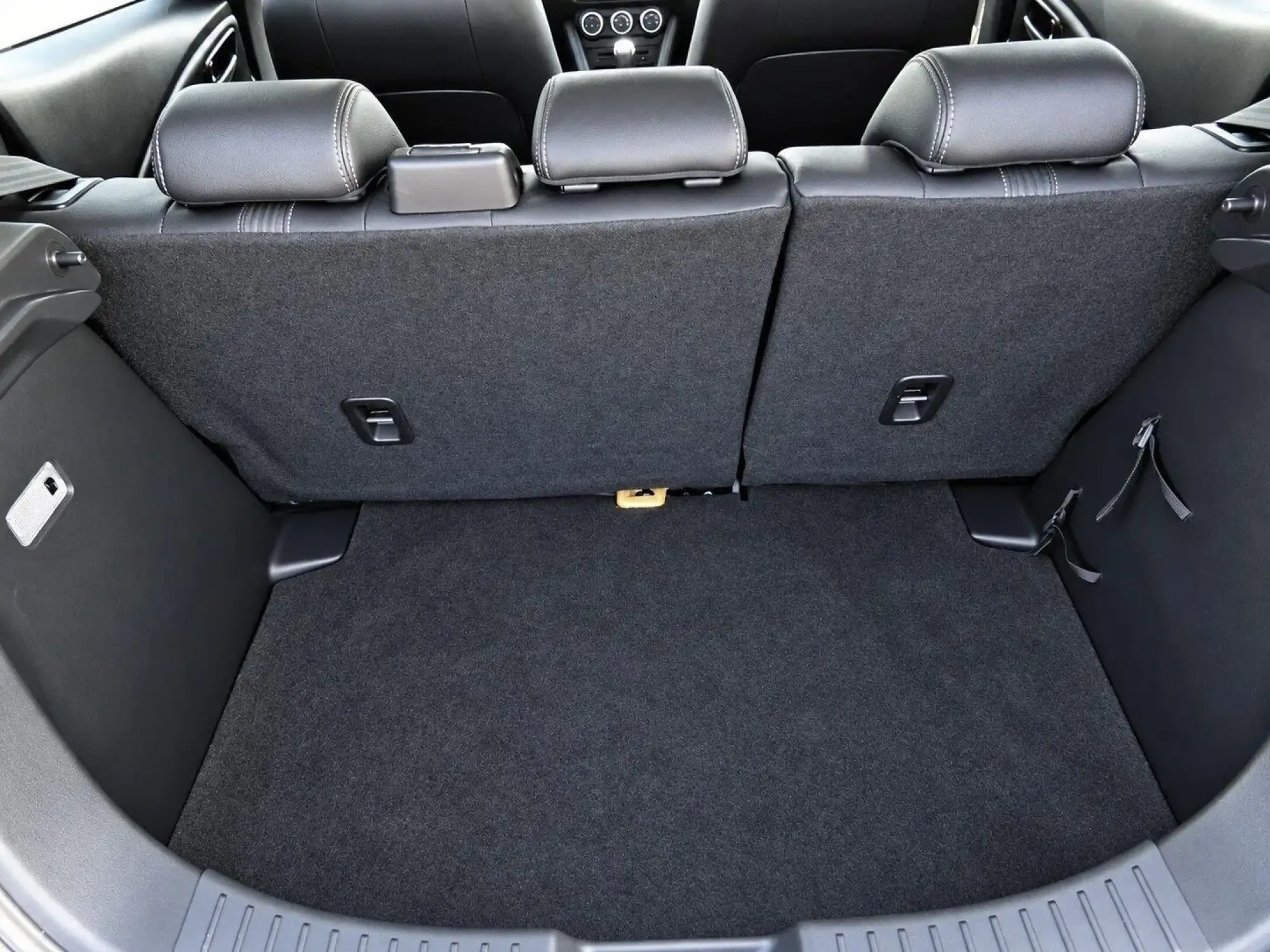 Mazda2 Image 11