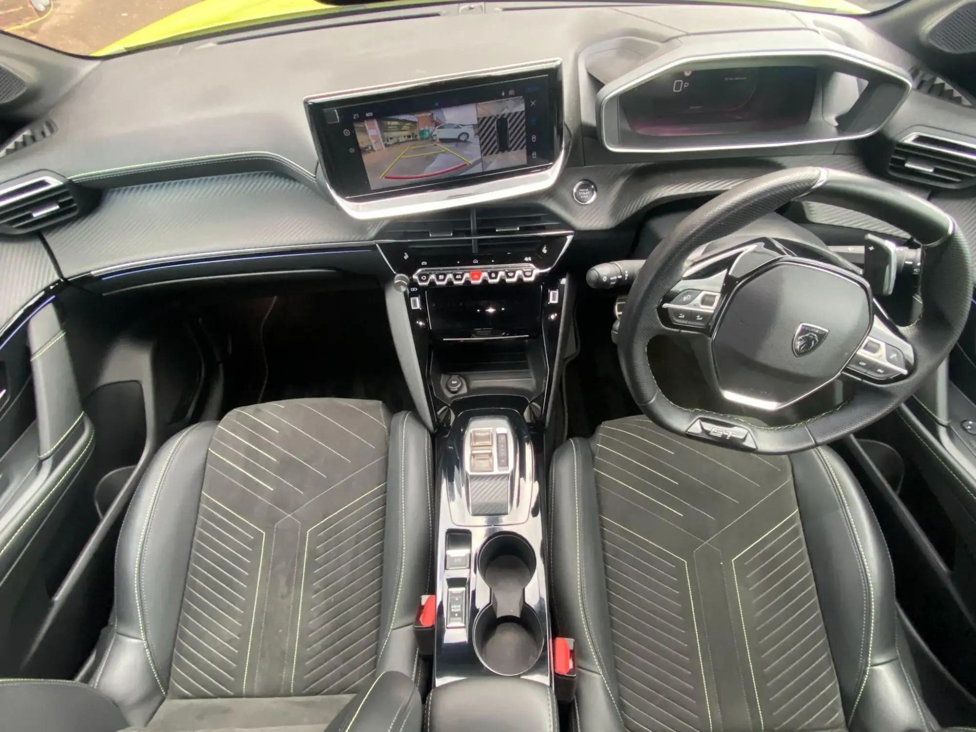 Peugeot 208 Hybrid Image 10 Peugeot 208 Hybrid Image 10