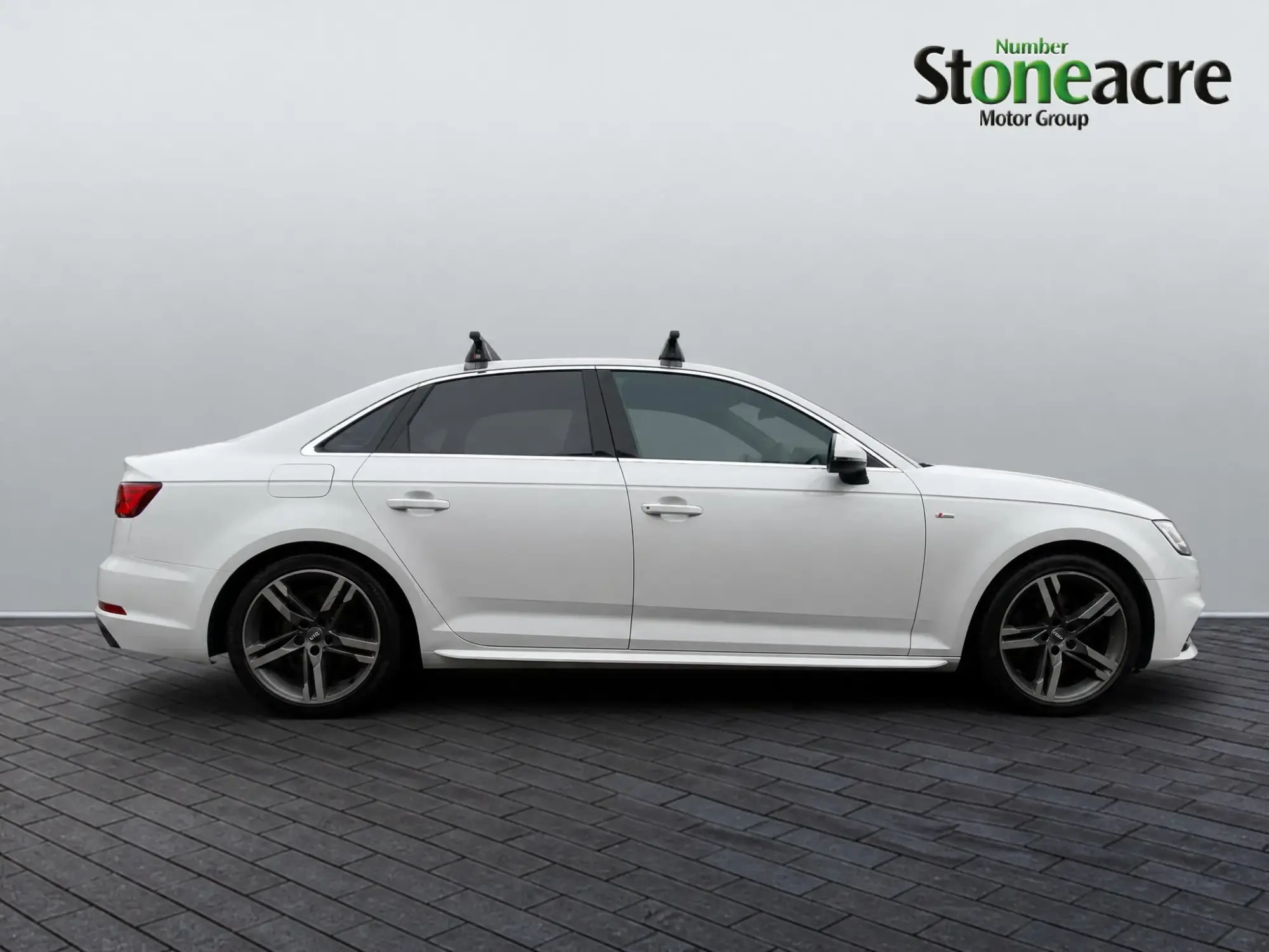 Audi A4 Saloon Image 4