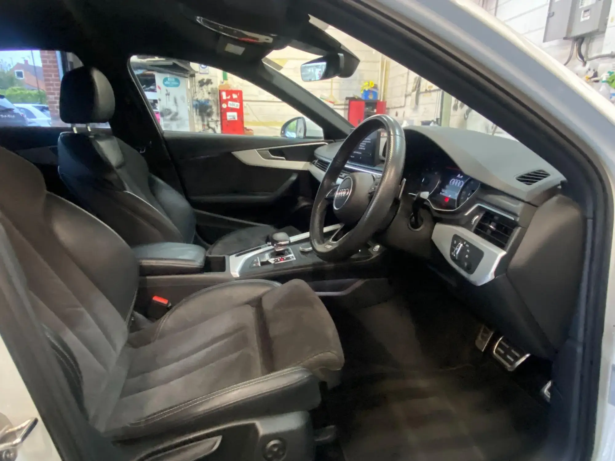 Audi A4 Saloon Image 7