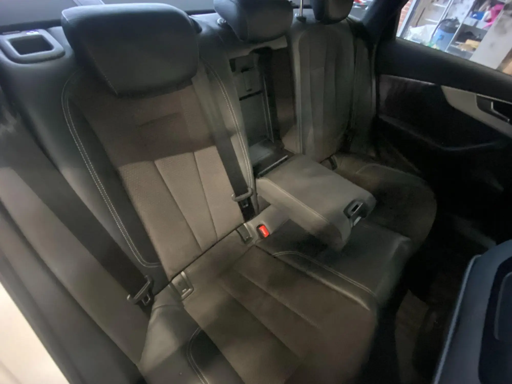 Audi A4 Saloon Image 8