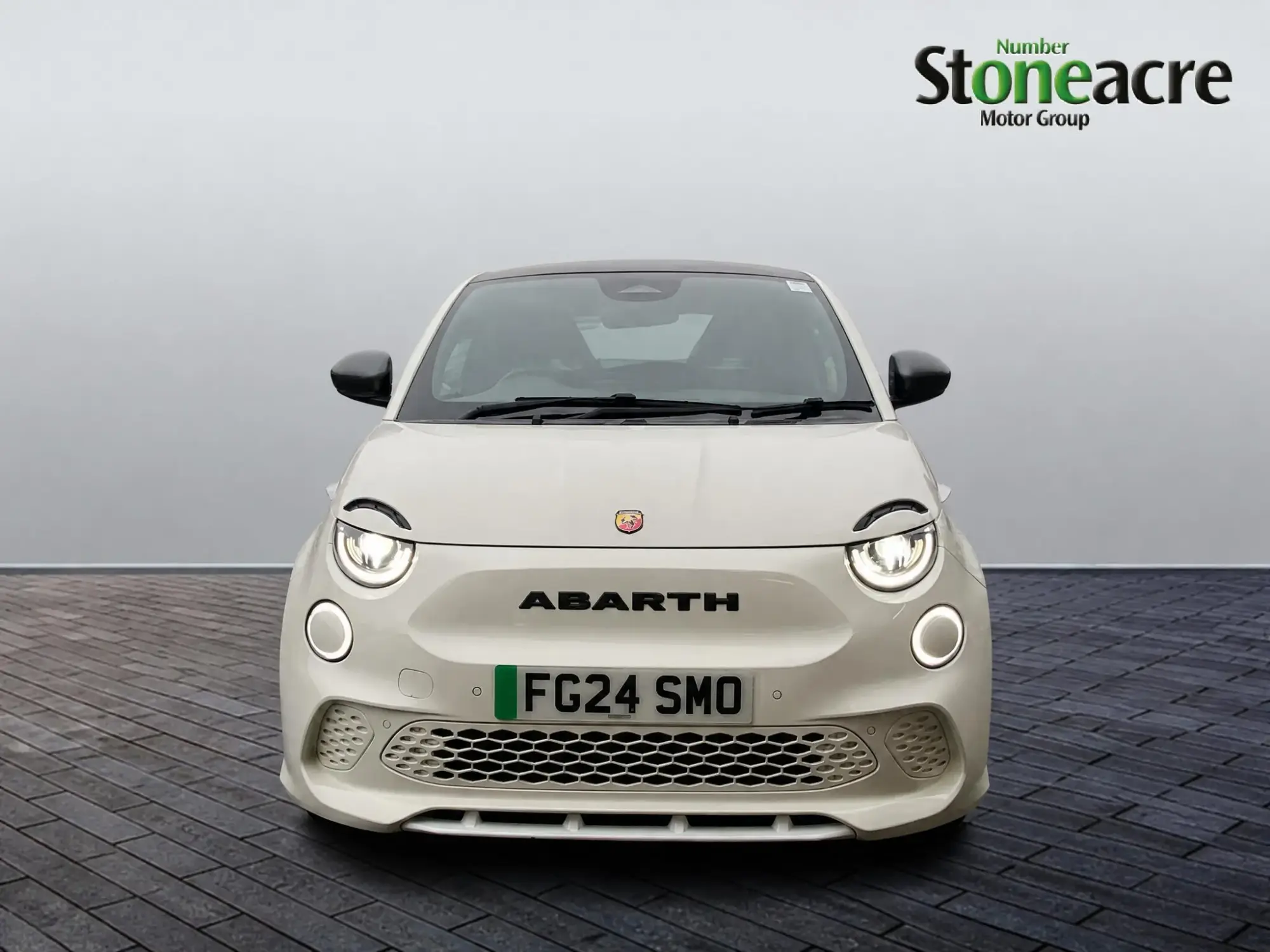 Abarth 500e Image 2