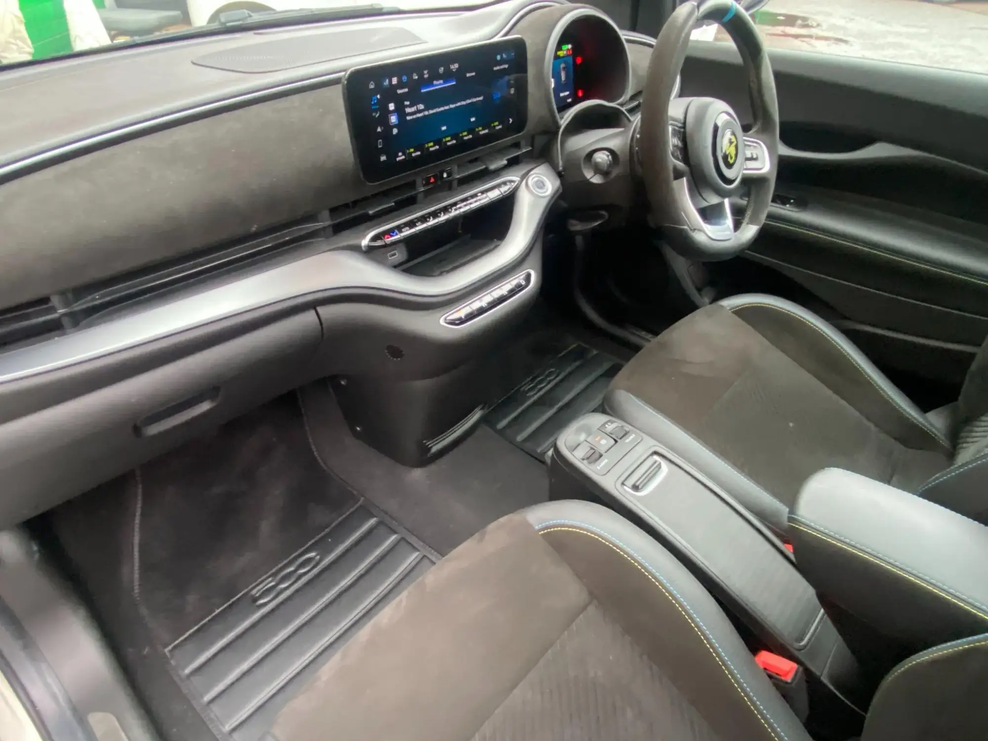 Abarth 500e Image 11