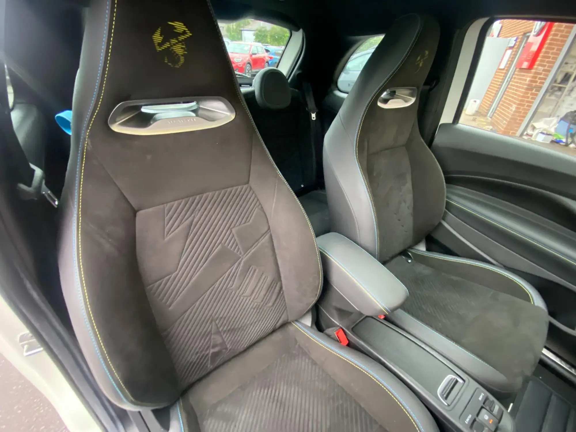 Abarth 500e Image 12