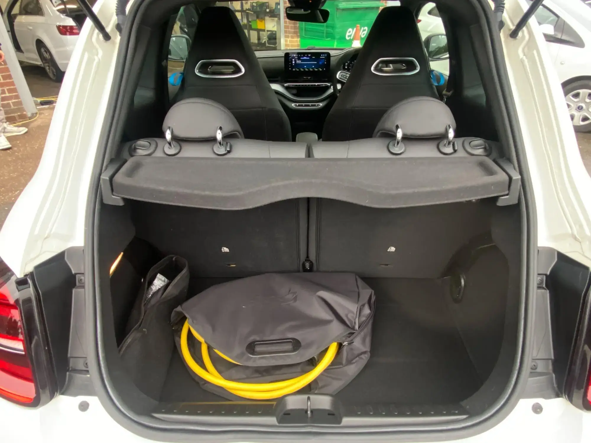 Abarth 500e Image 20