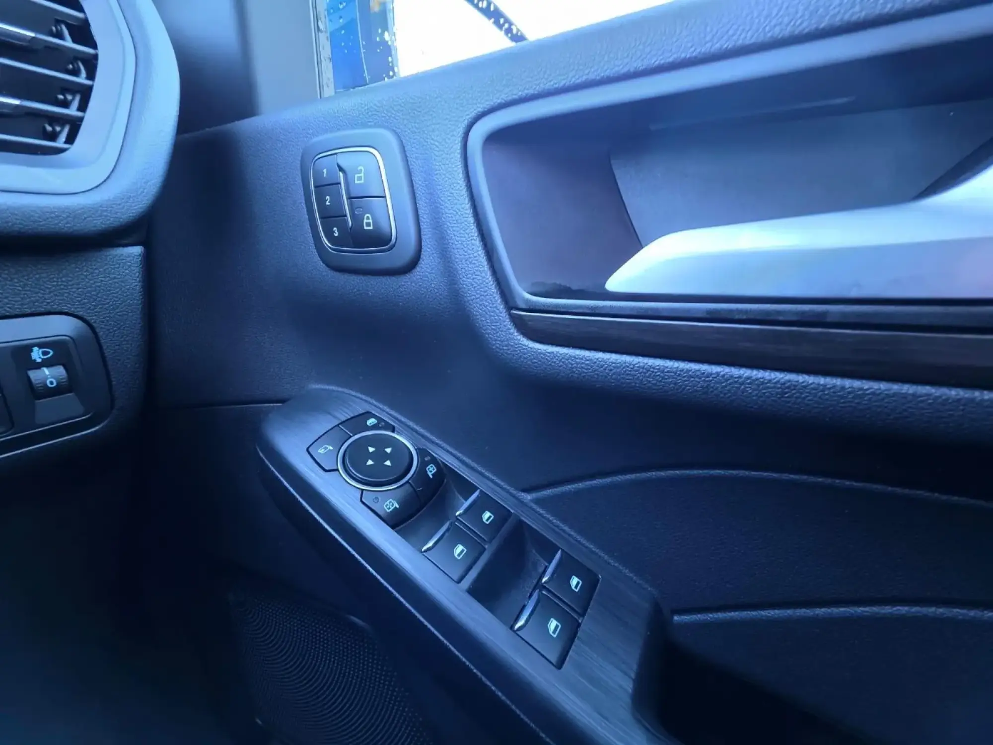 Ford Kuga Hybrid Image 14 Ford Kuga Hybrid Image 14
