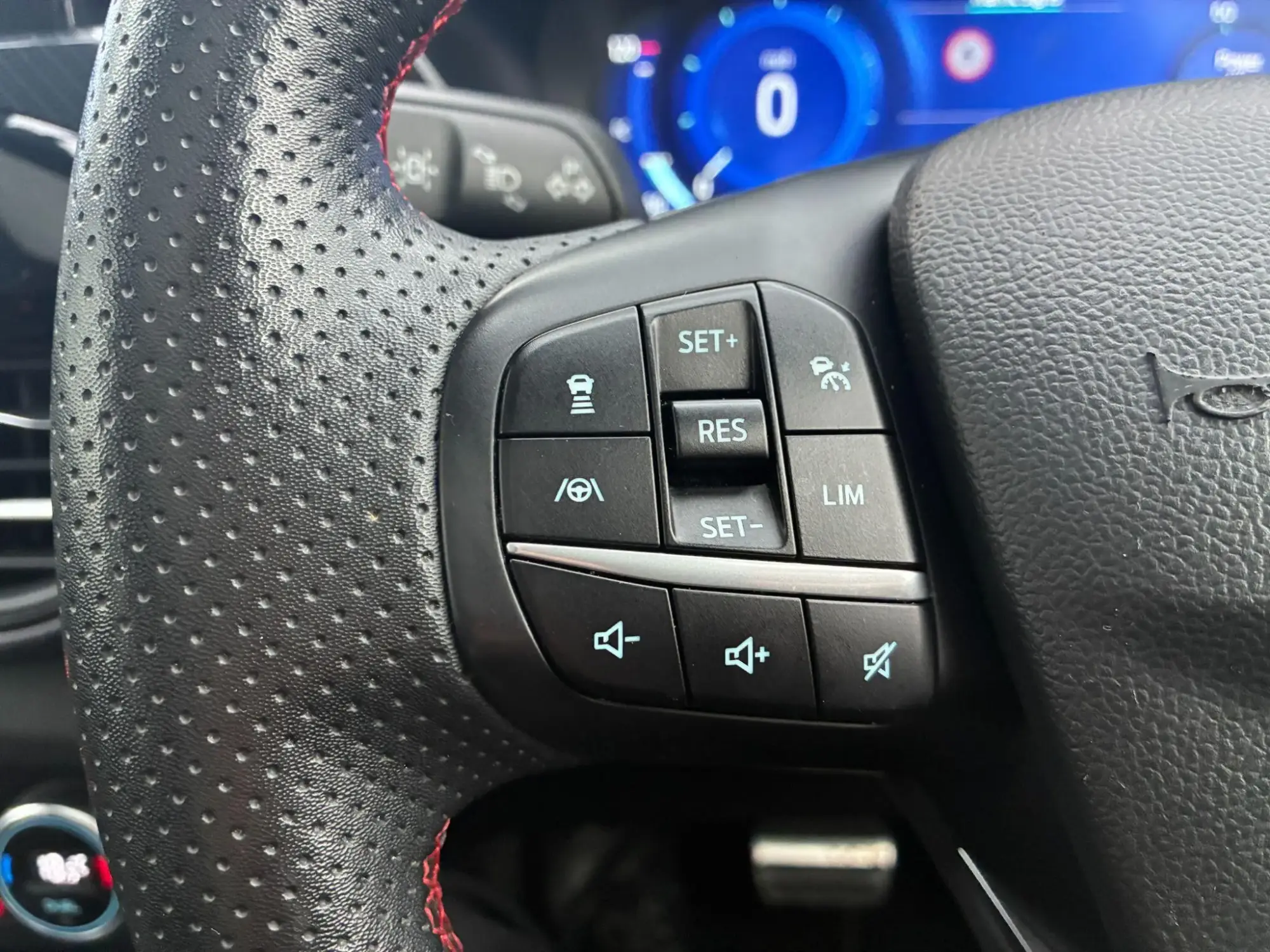 Ford Kuga Plug-In Hybrid Image 12 Ford Kuga Plug-In Hybrid Image 12