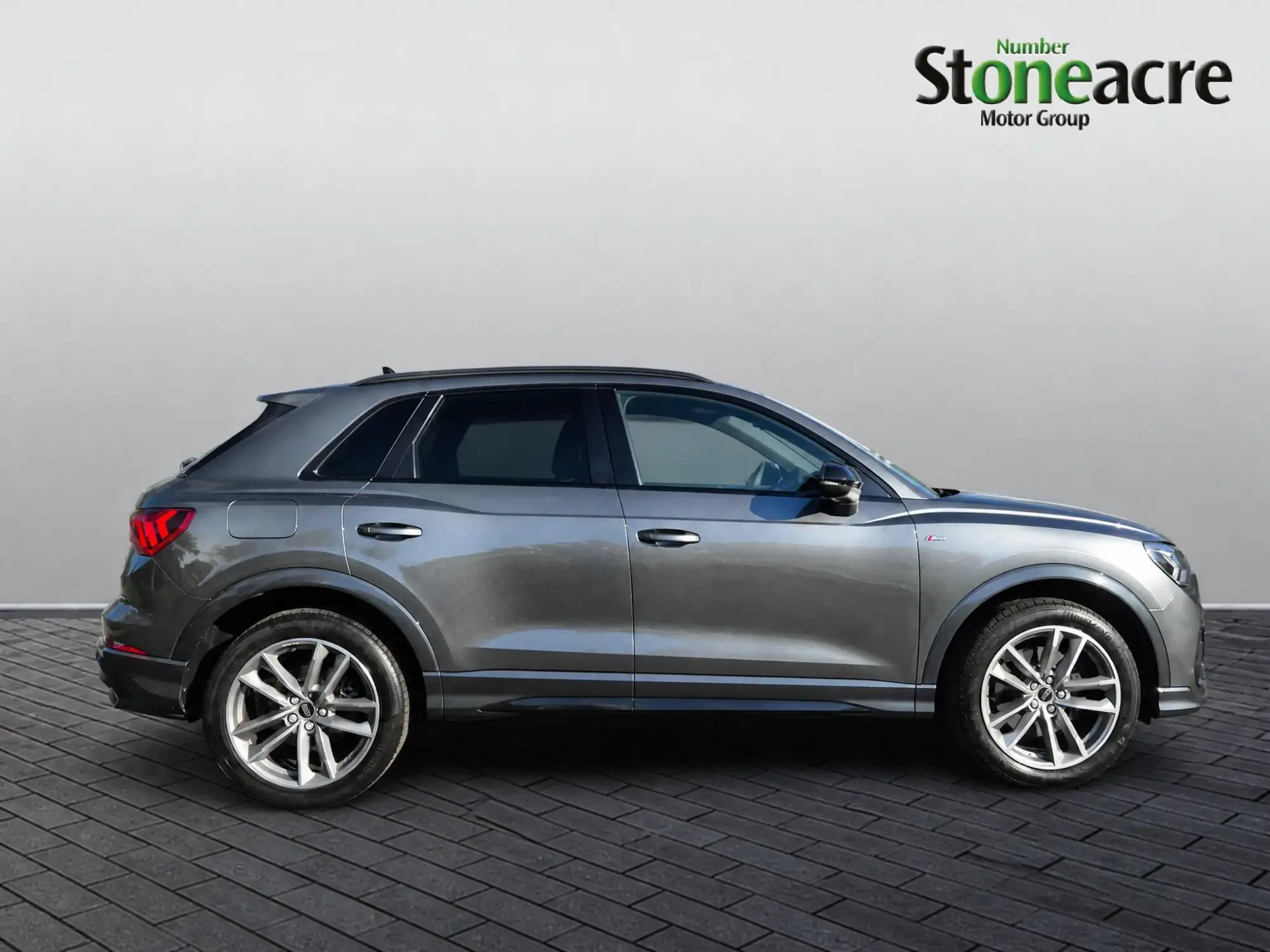 Audi Q3 1.4 TFSIe 45 Black Edition S Tronic Euro 6 (s/s) 5dr 13kWh LS23CZC Image 2 Audi Q3 1.4 TFSIe 45 Black Edition S Tronic Euro 6 (s/s) 5dr 13kWh LS23CZC Image 2